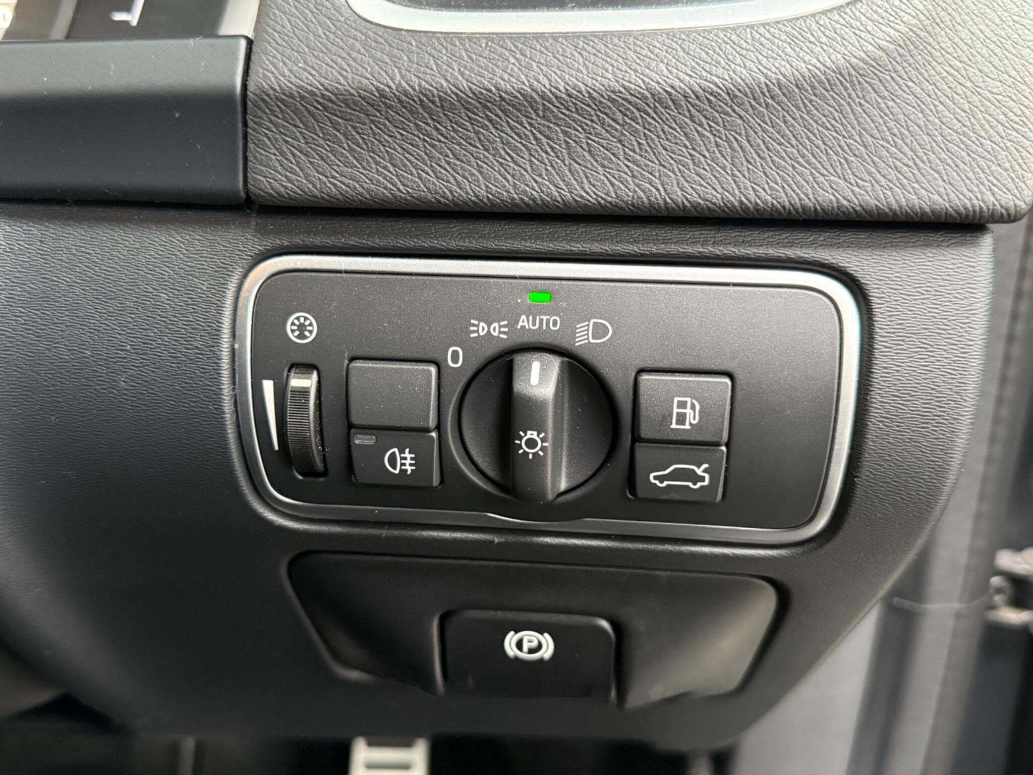 2016 Volvo V60 - Image 23