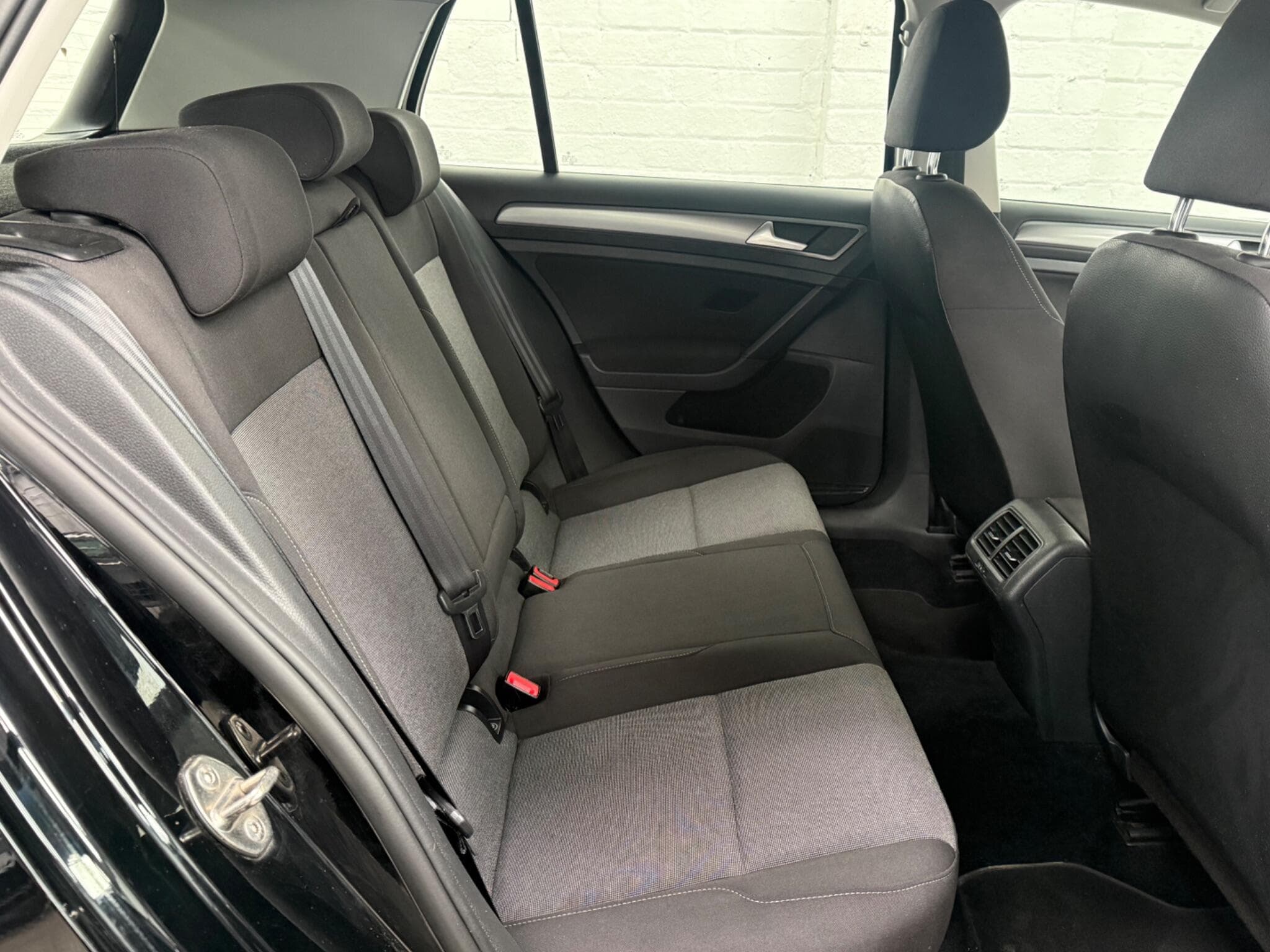 2015 Volkswagen Golf - Image 31