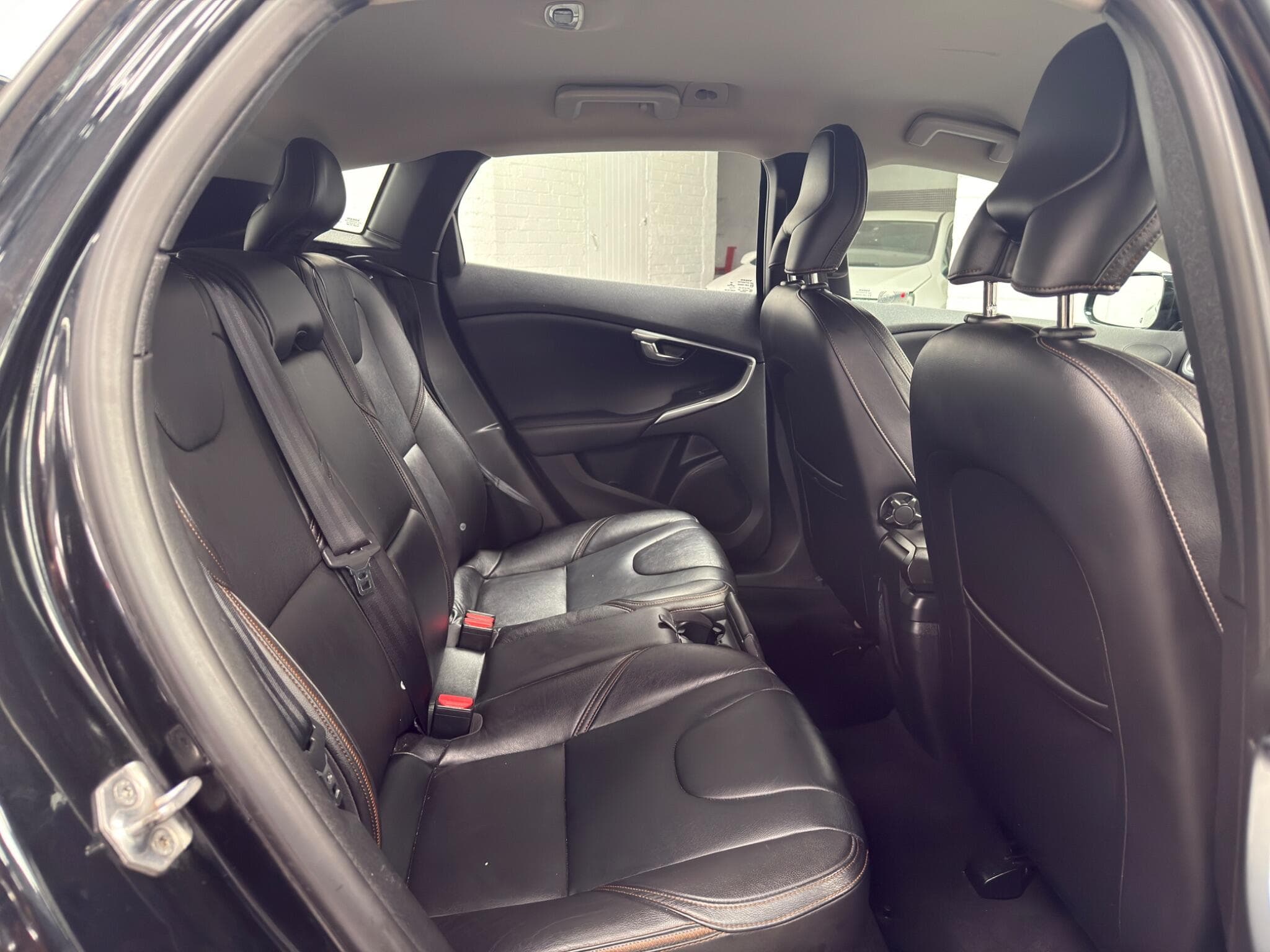 2015 Volvo V40 Cross Country - Image 19
