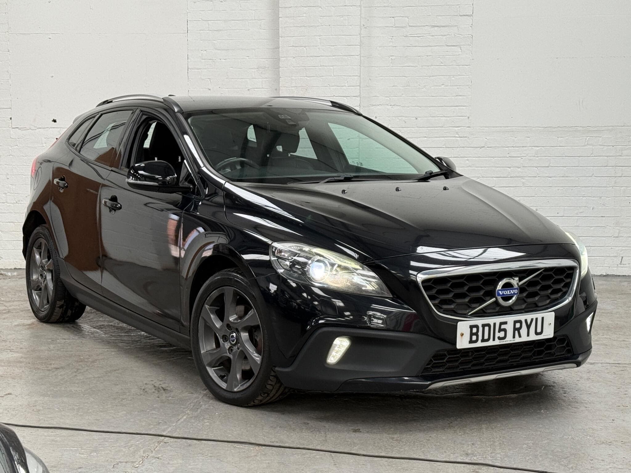 2015 Volvo V40 Cross Country - Image 6