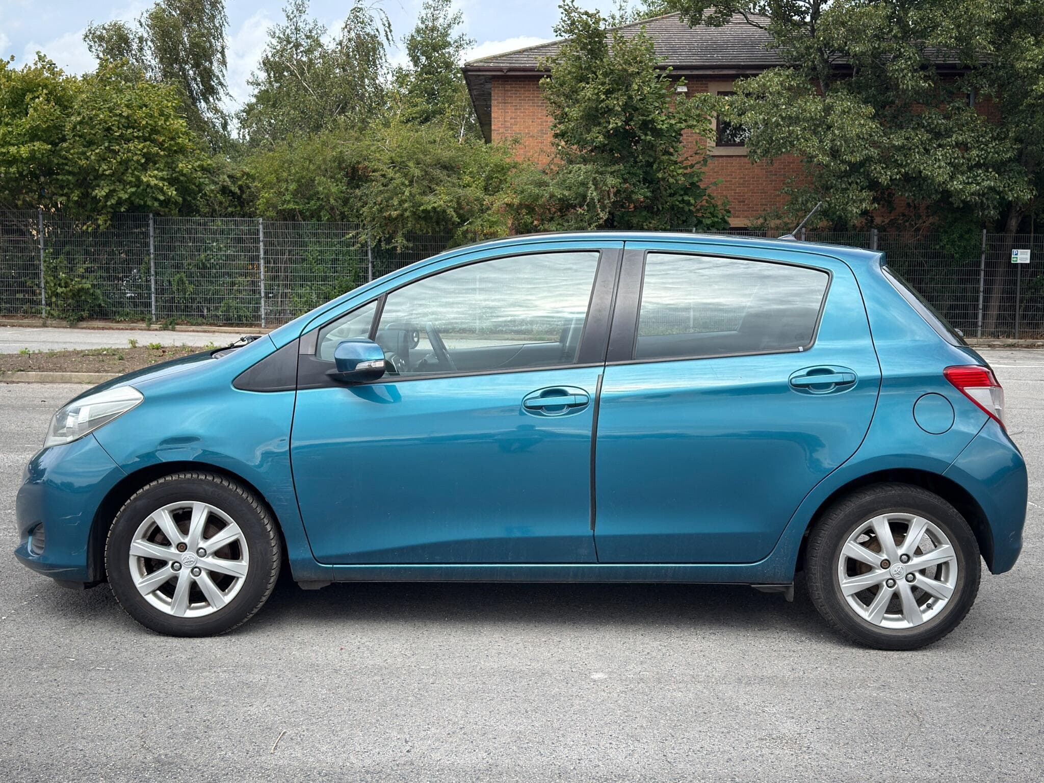 2013 Toyota Yaris - Image 5