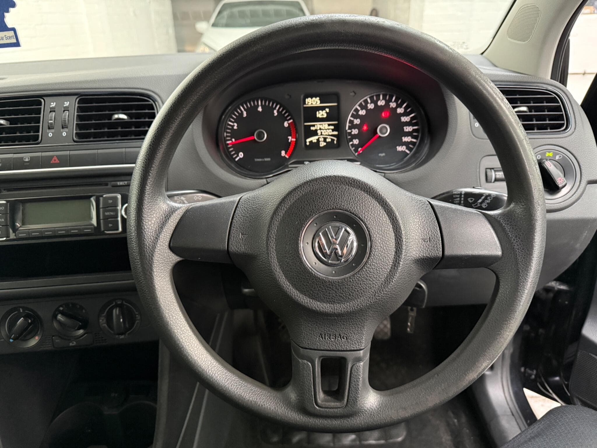 2010 Volkswagen Polo - Image 12