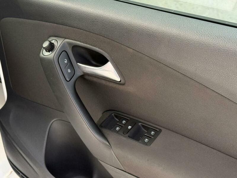 2014 Volkswagen Polo - Image 27