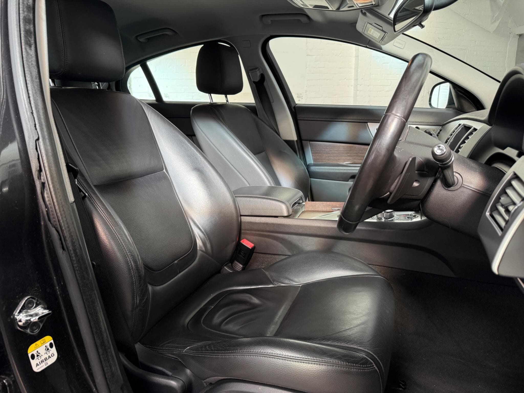 2012 Jaguar XF - Image 10