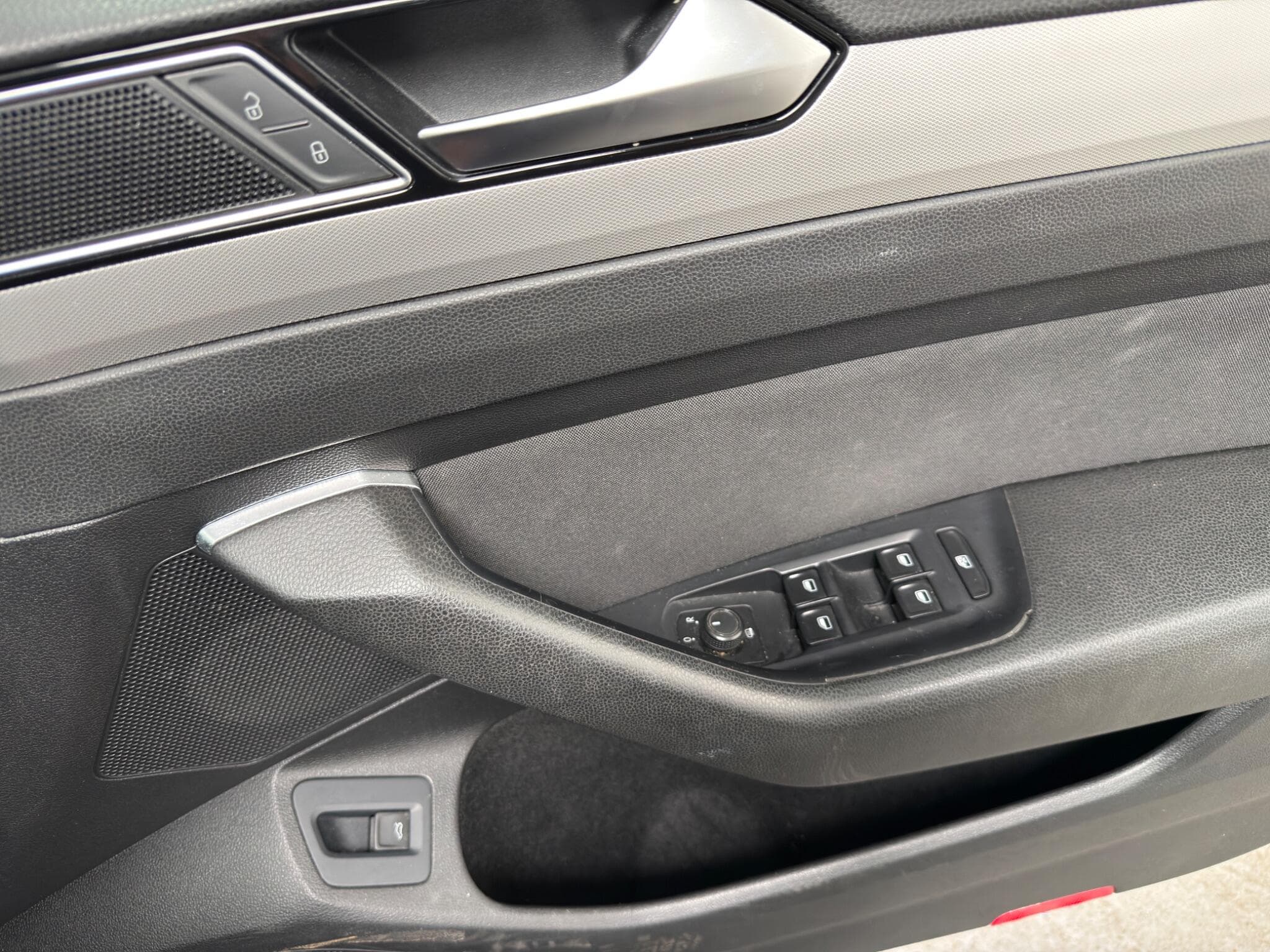 2015 Volkswagen Passat - Image 15