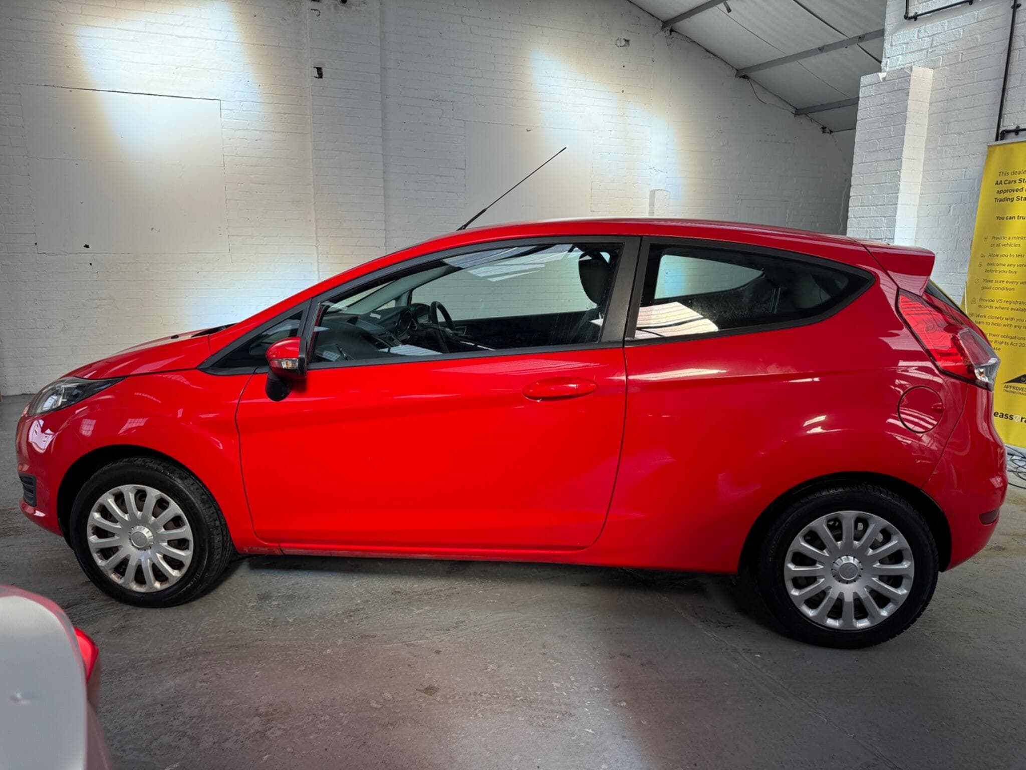 2014 Ford Fiesta - Image 5