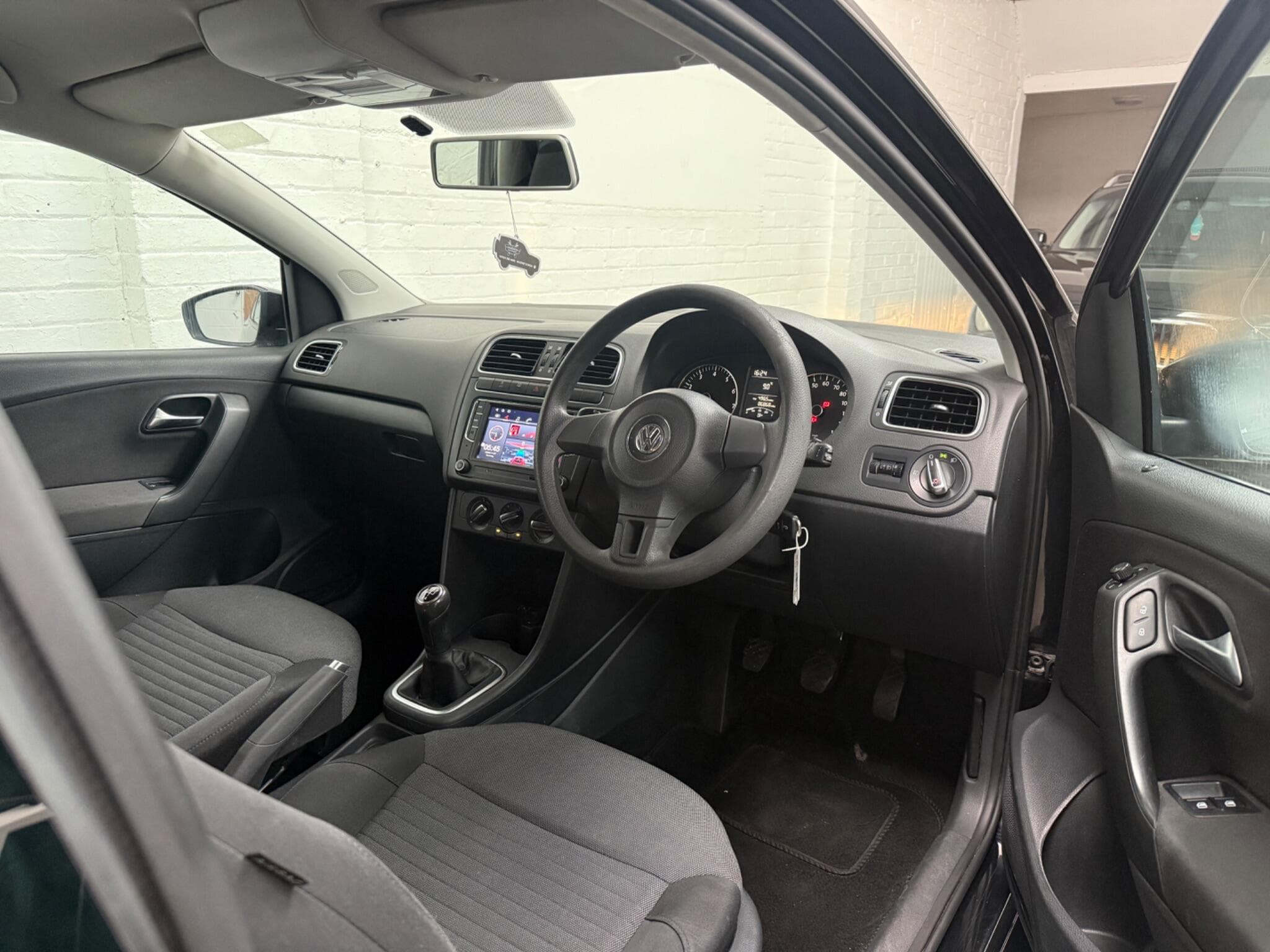 2012 Volkswagen Polo - Image 9