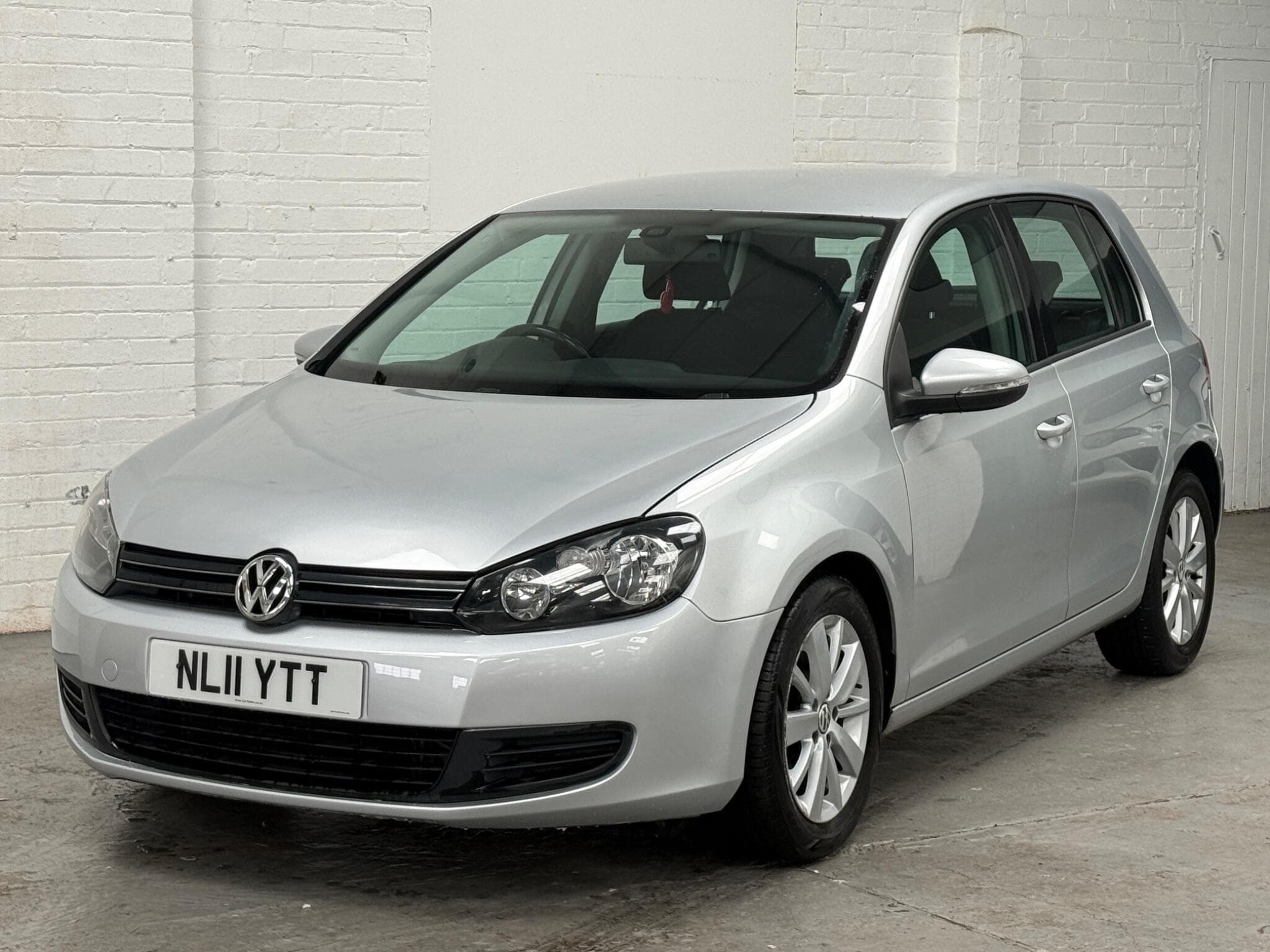 2011 Volkswagen Golf - Image 3