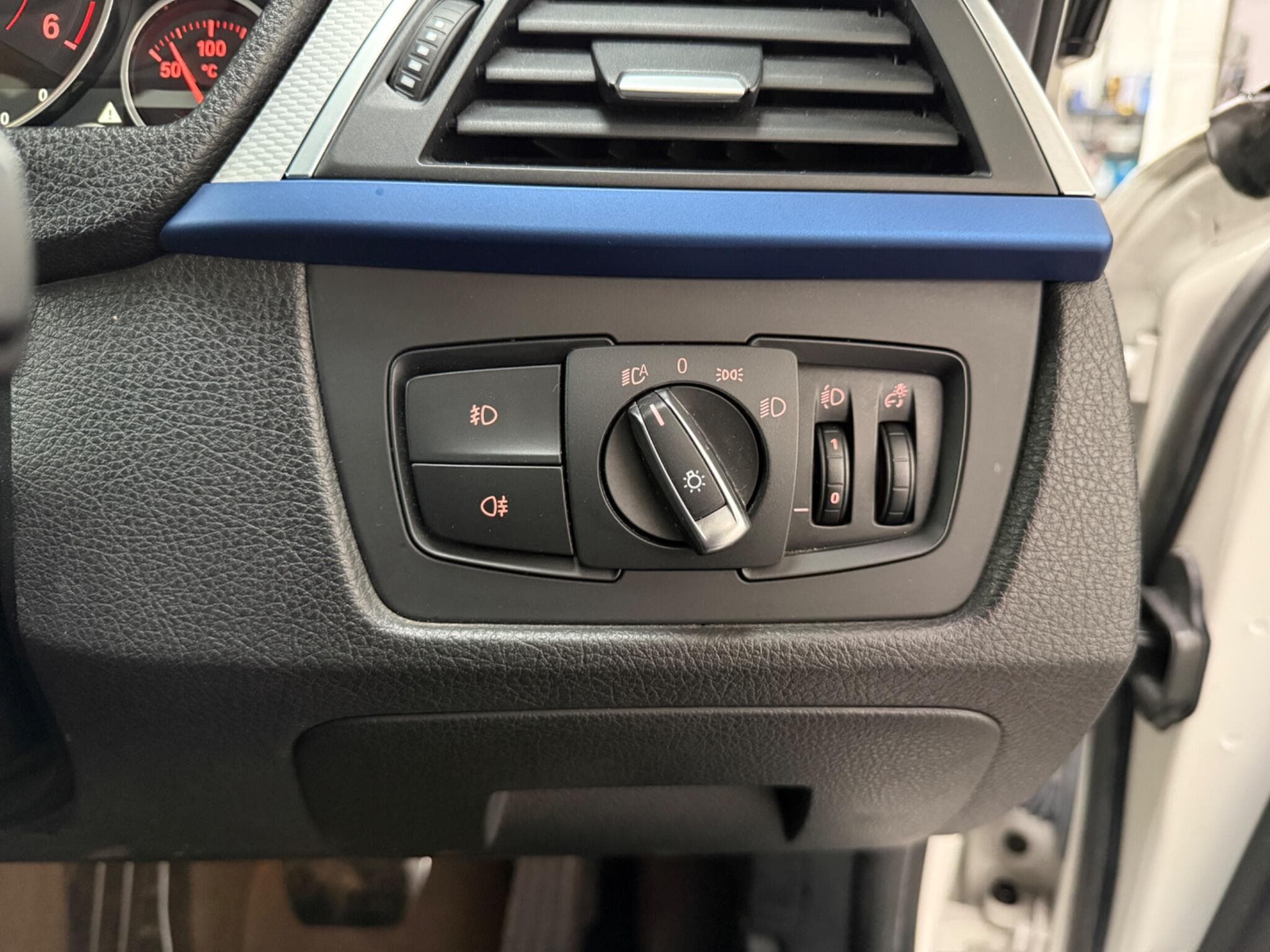 2015 BMW 3 Series - Image 23