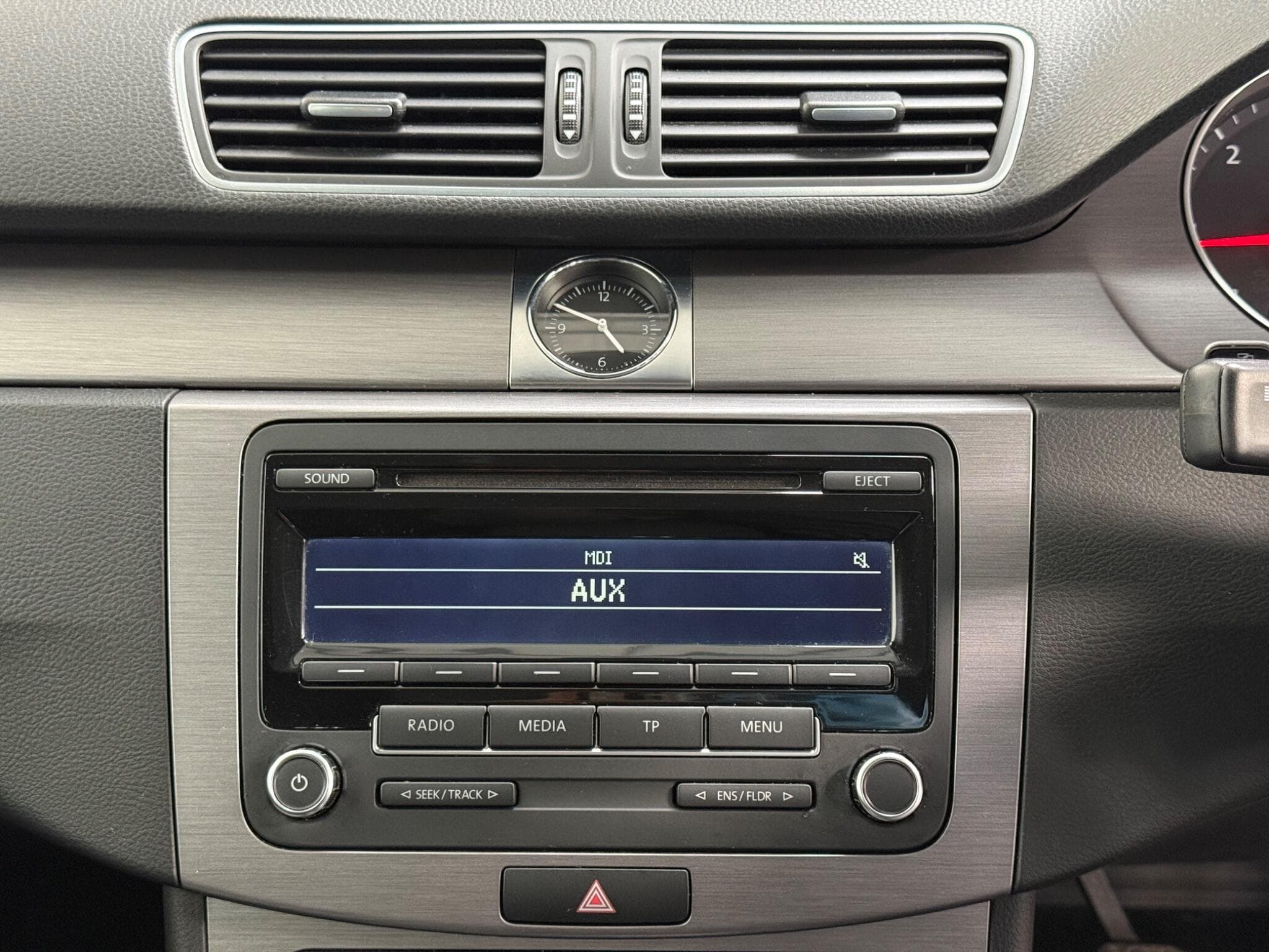 2012 Volkswagen Passat - Image 25