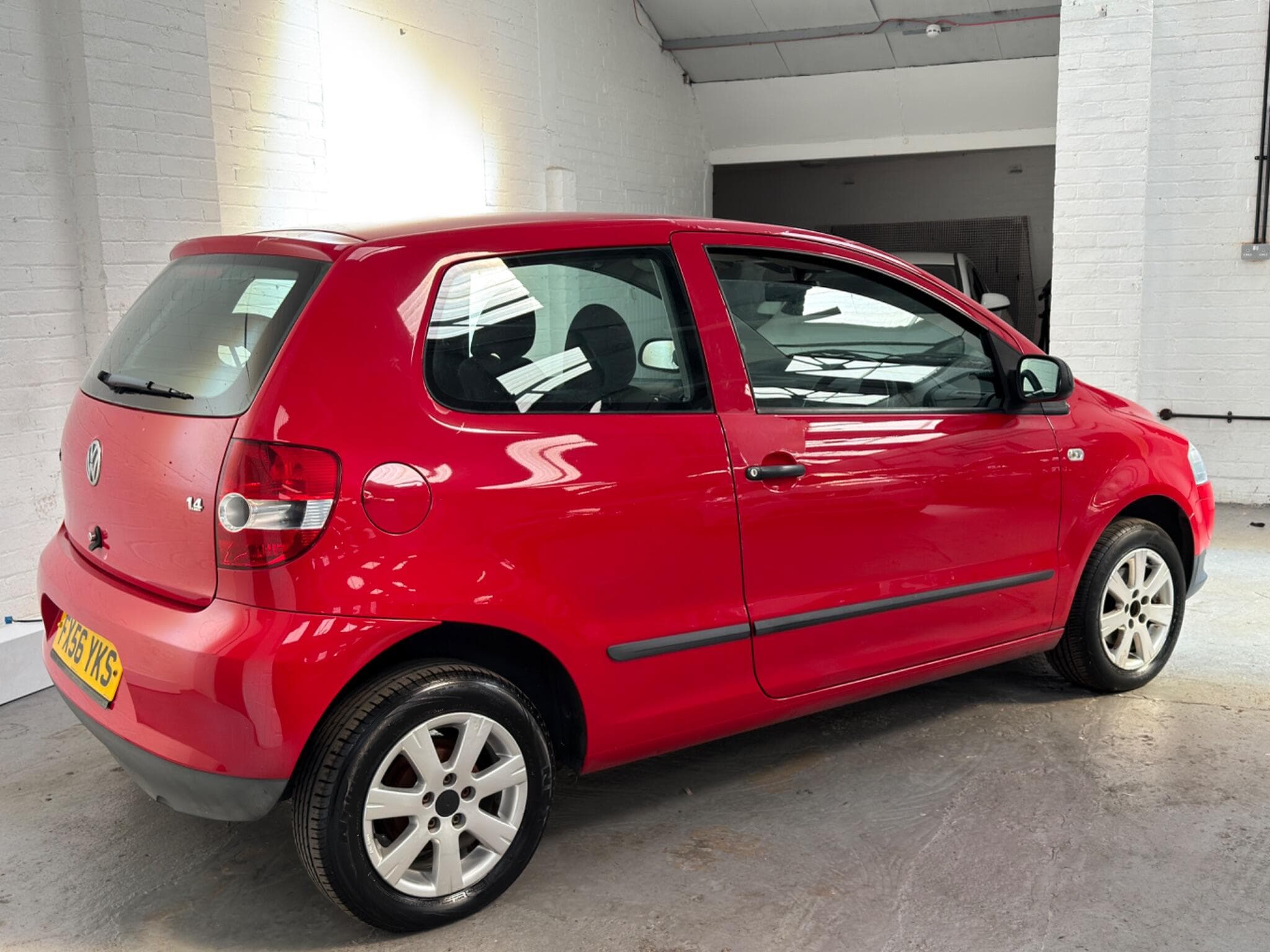 2006 Volkswagen Fox - Image 11