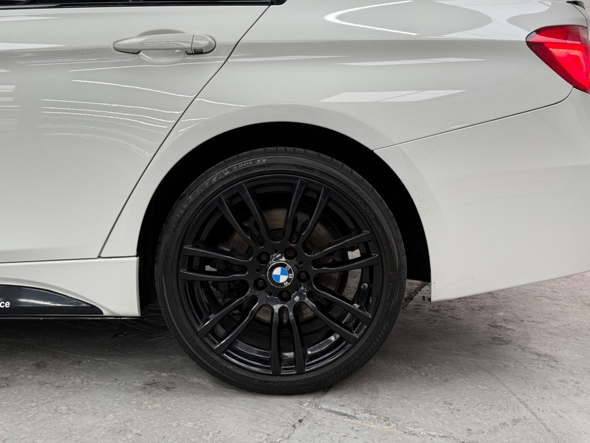 2015 BMW 3 Series - Image 28