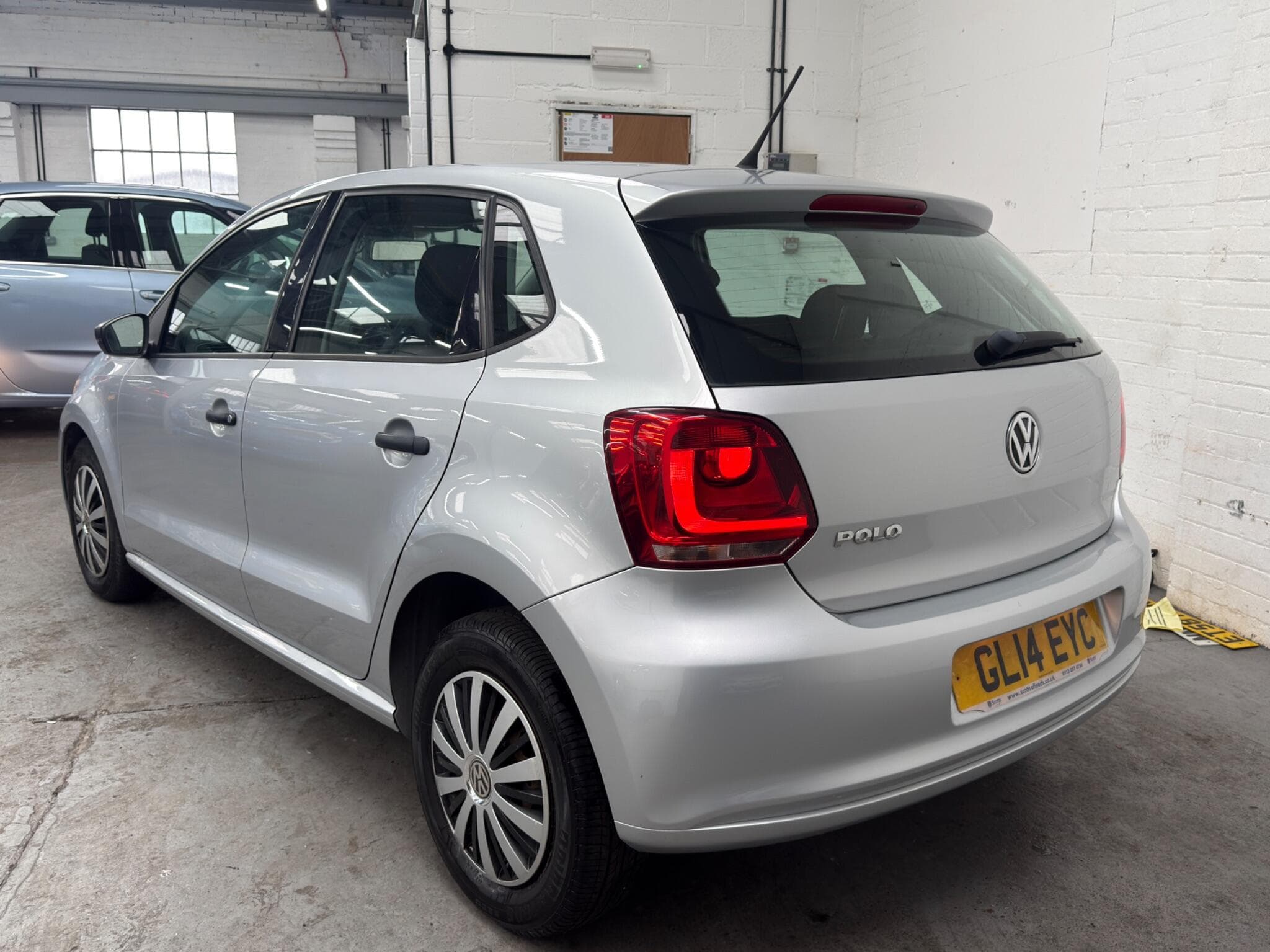 2014 Volkswagen Polo - Image 5