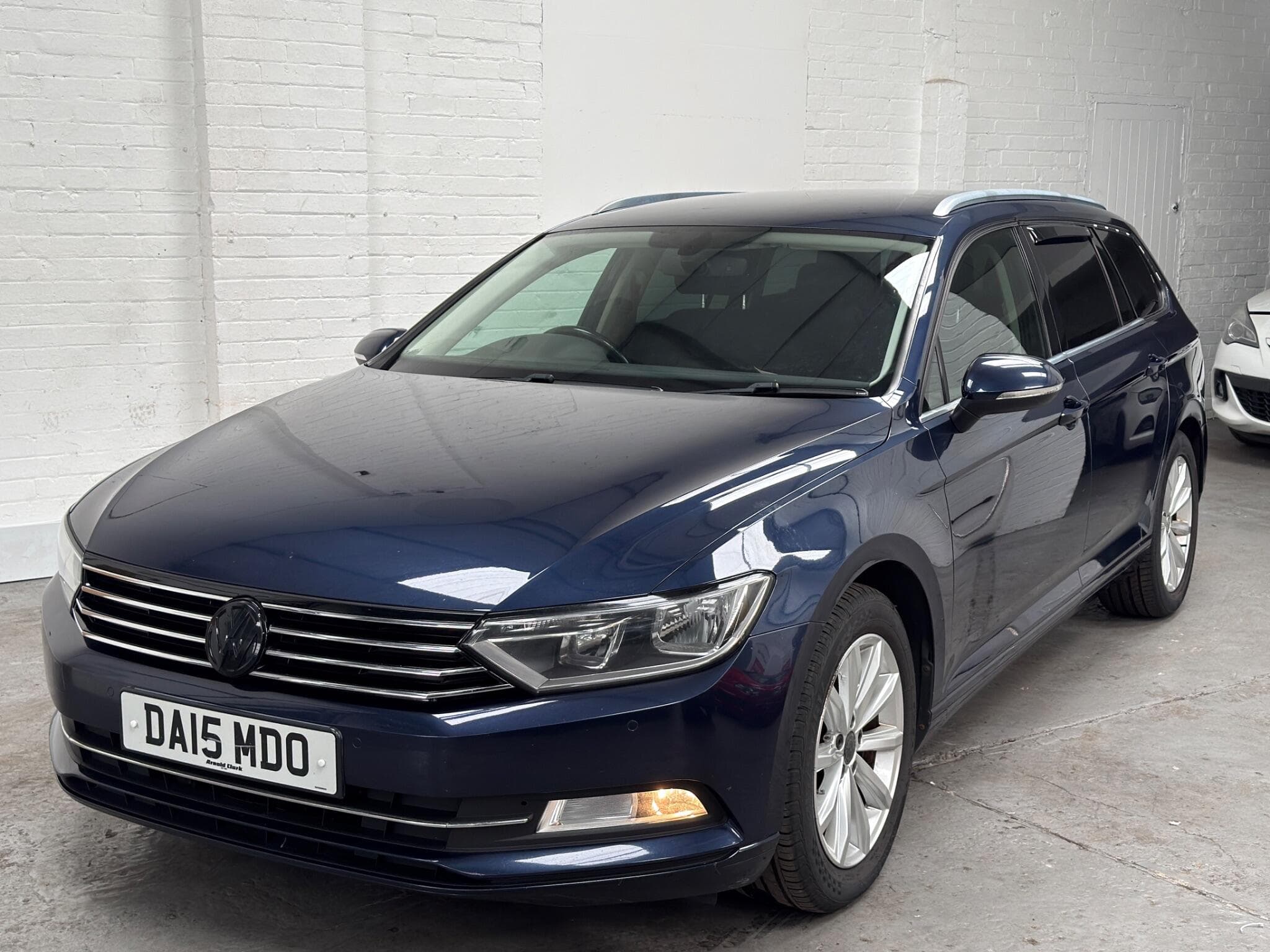 2015 Volkswagen Passat - Image 3