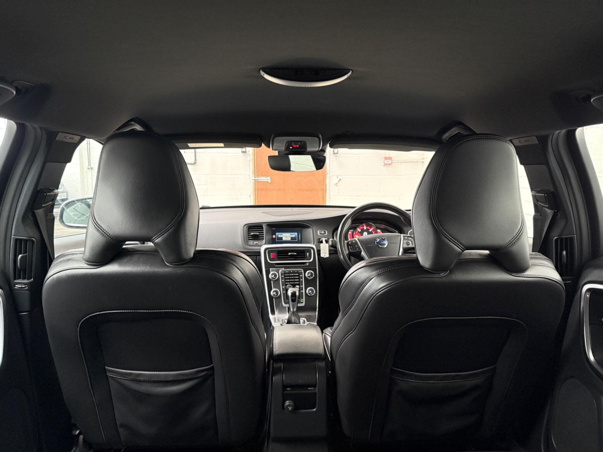 2016 Volvo V60 - Image 17