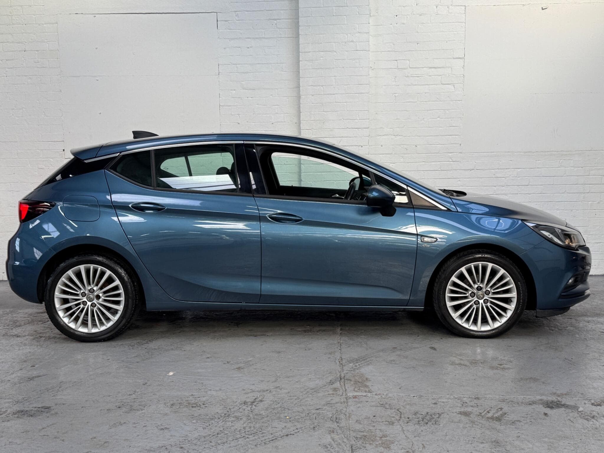 2016 Vauxhall Astra - Image 12