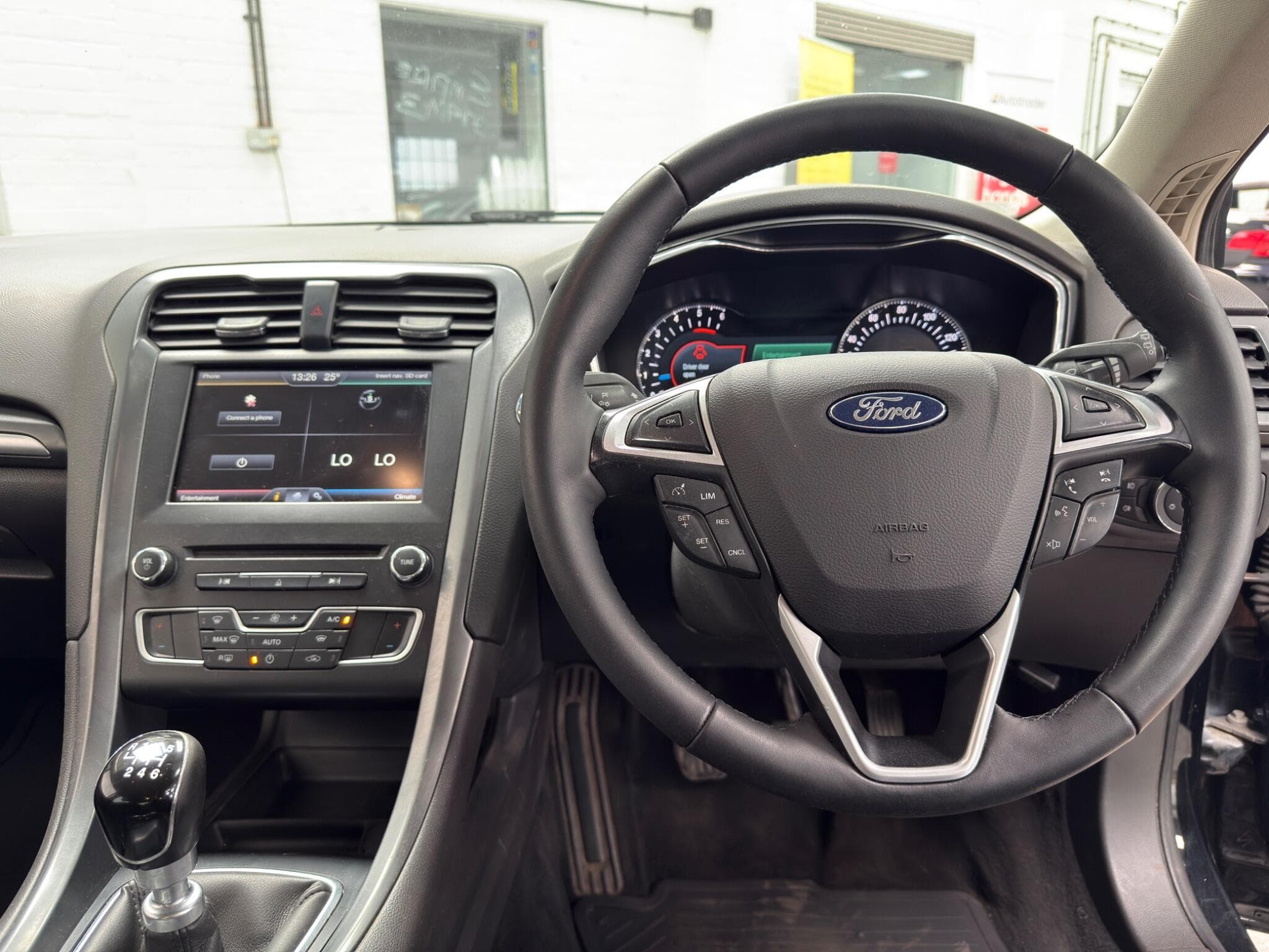2015 Ford Mondeo - Image 25