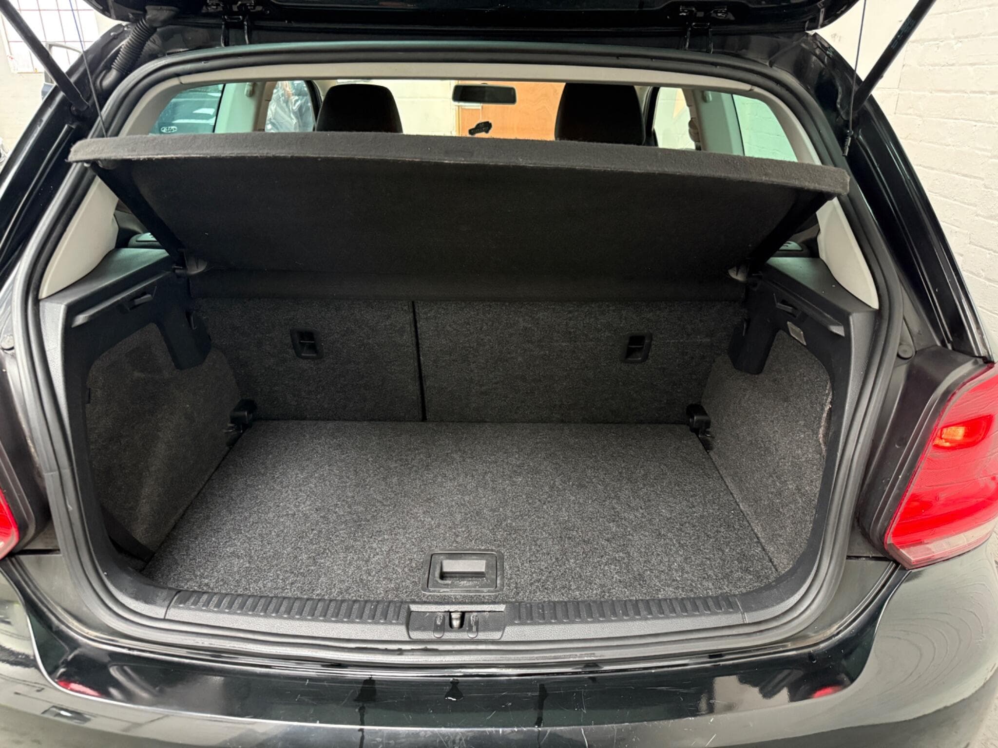 2012 Volkswagen Polo - Image 13