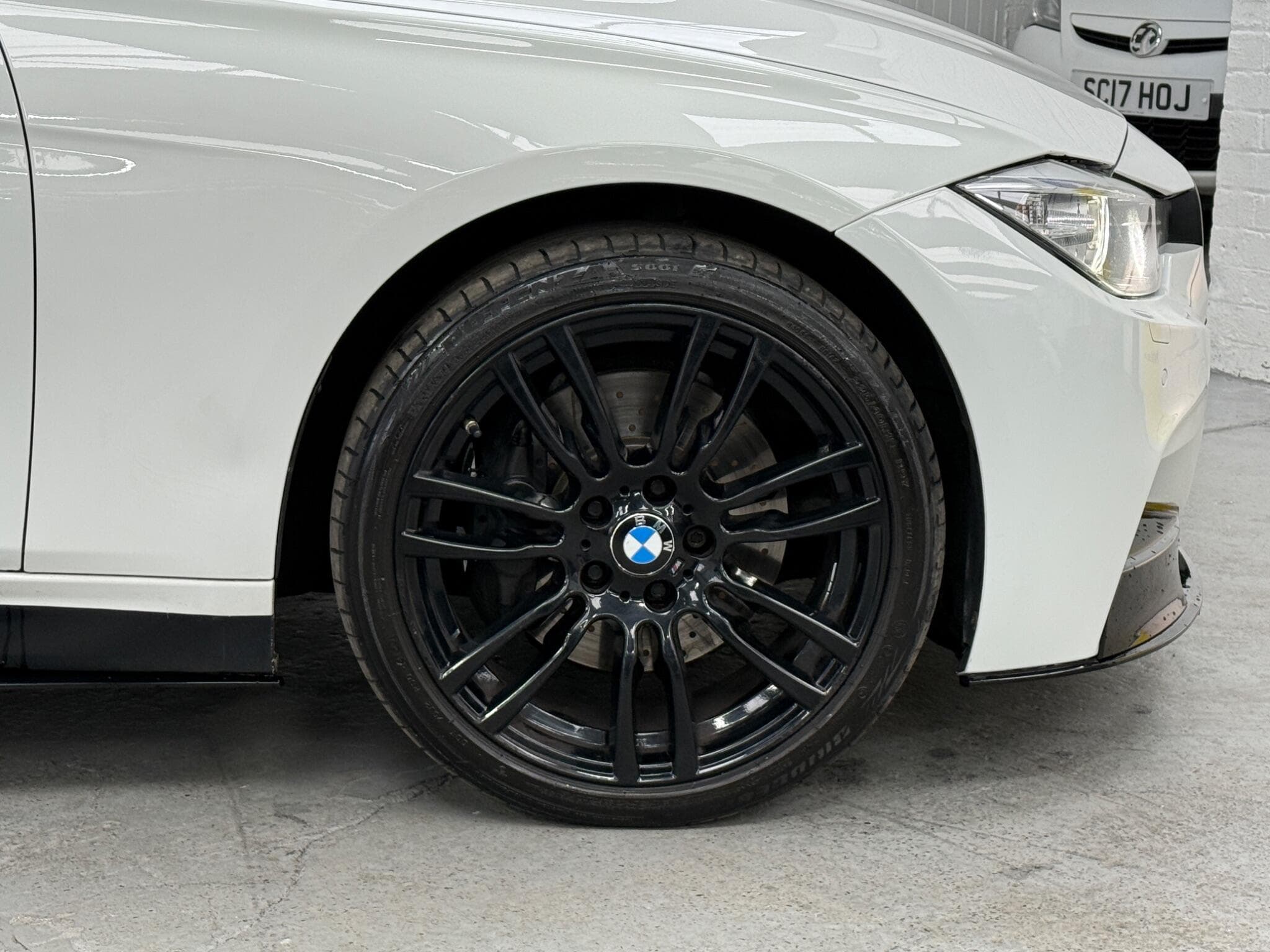 2015 BMW 3 Series - Image 27