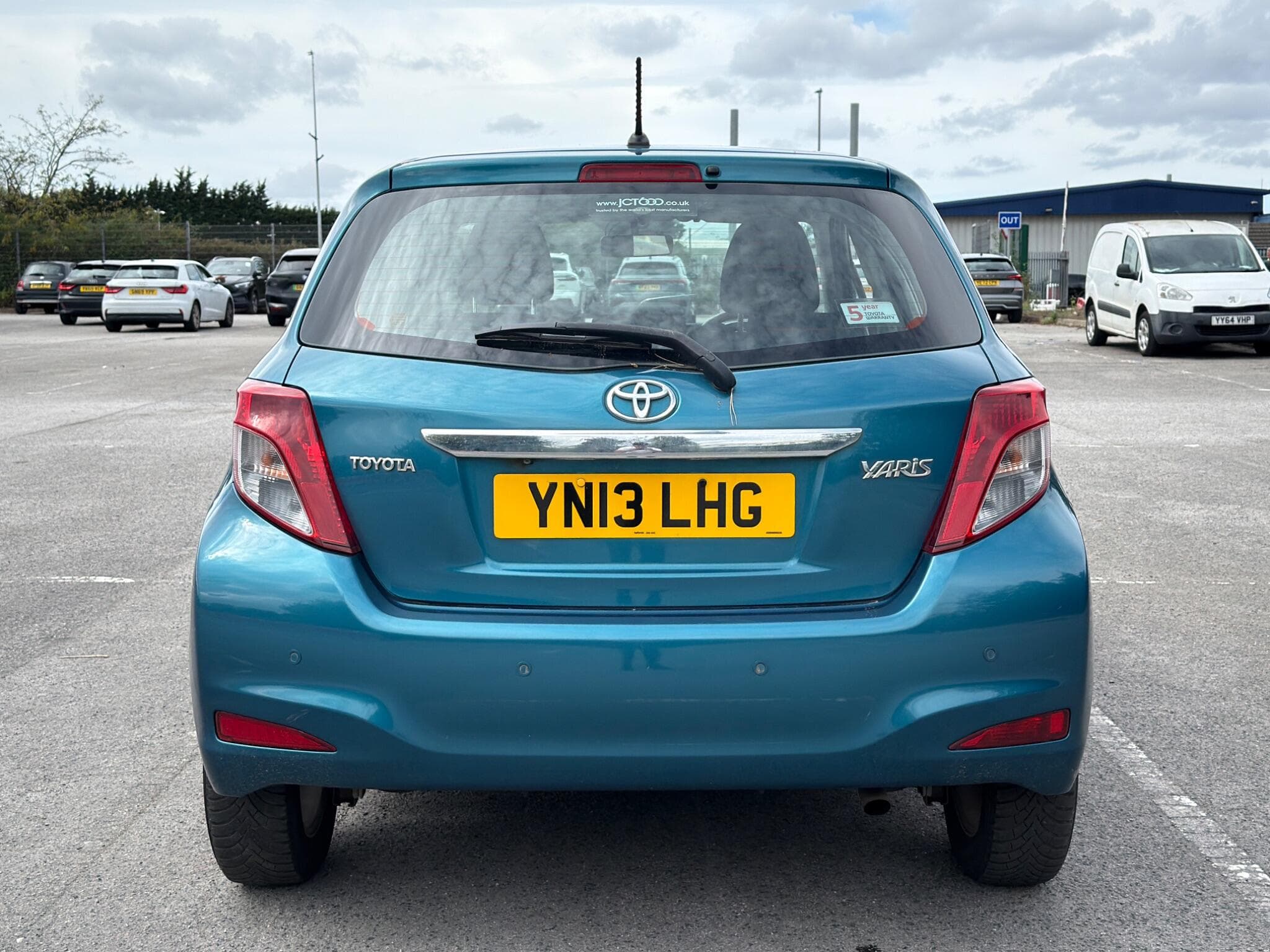 2013 Toyota Yaris - Image 6