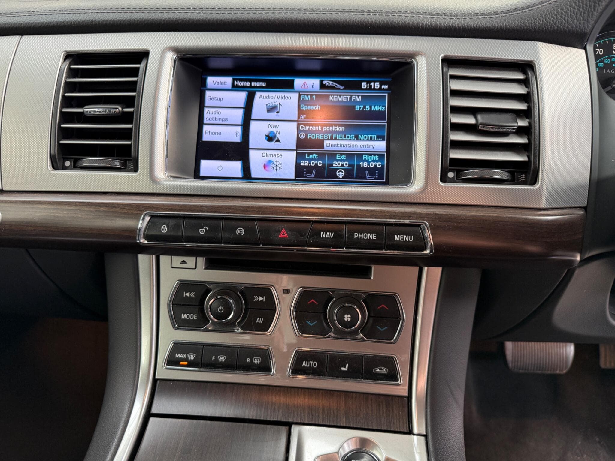 2012 Jaguar XF - Image 15