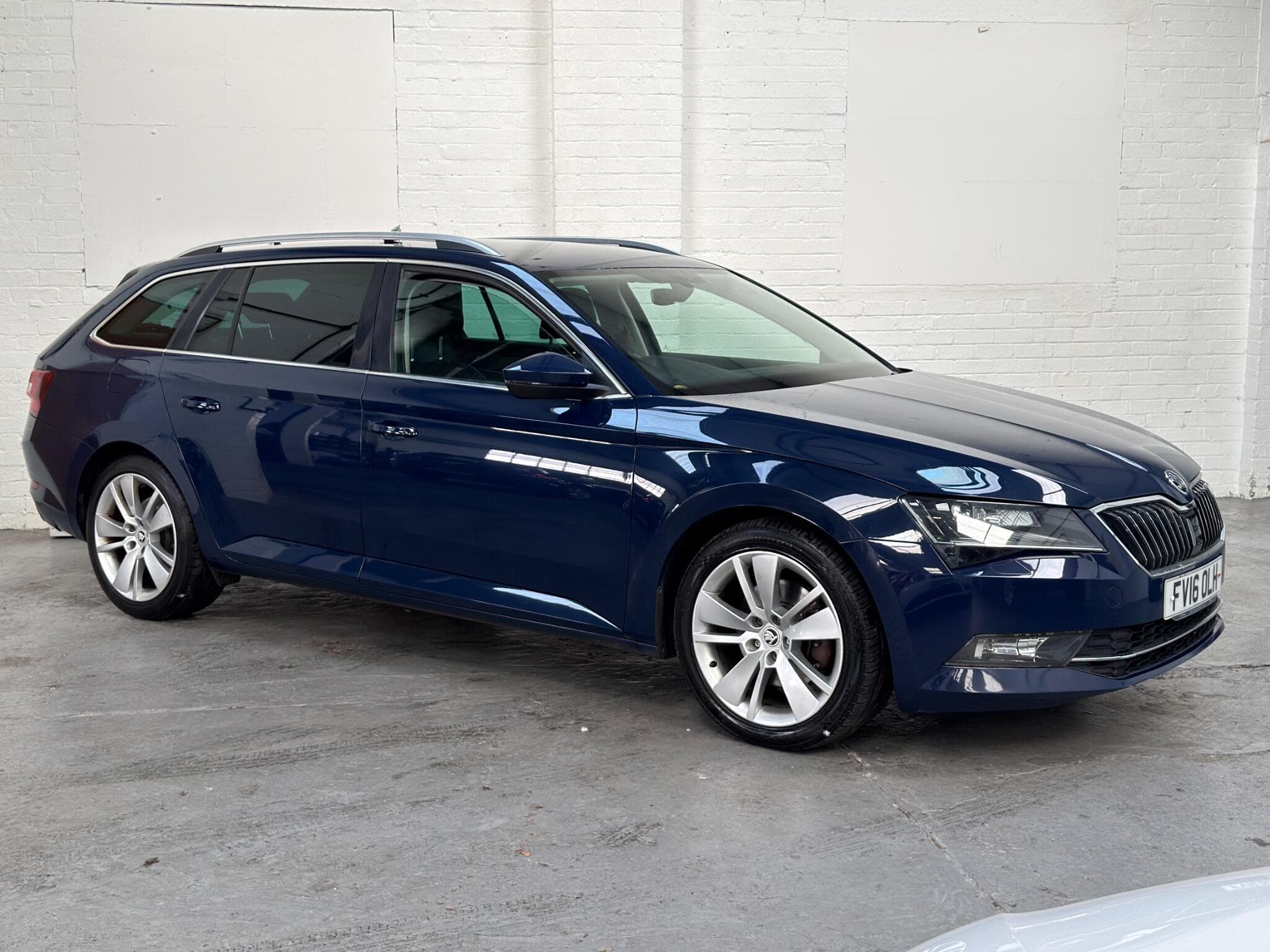 2016 Skoda Superb - Image 5