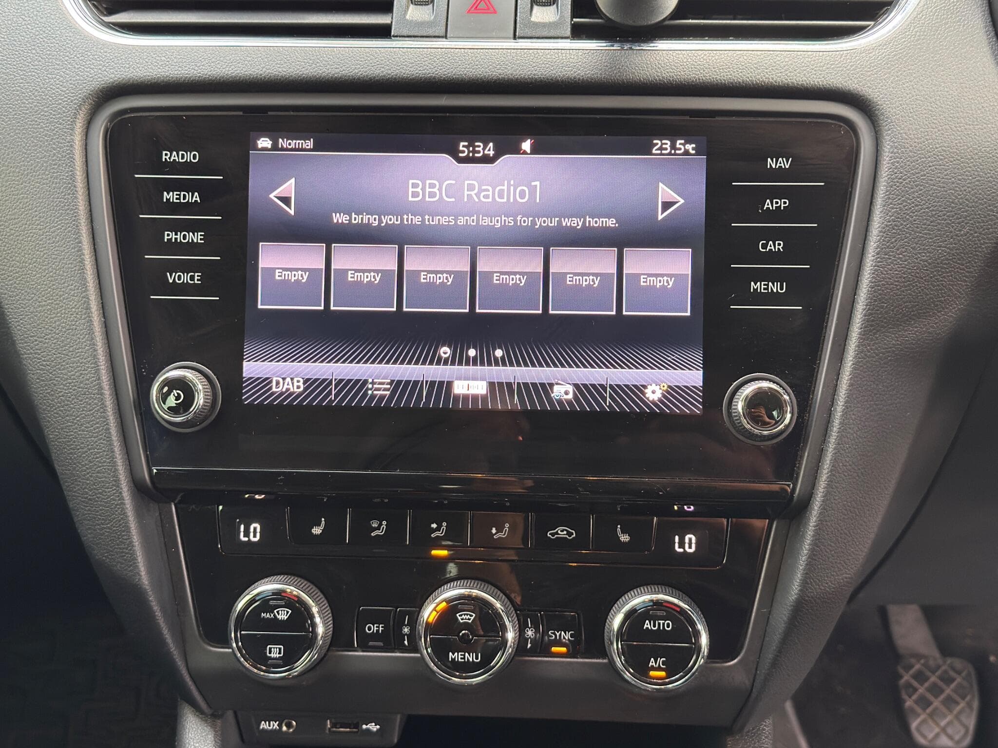 2017 Skoda Octavia - Image 23