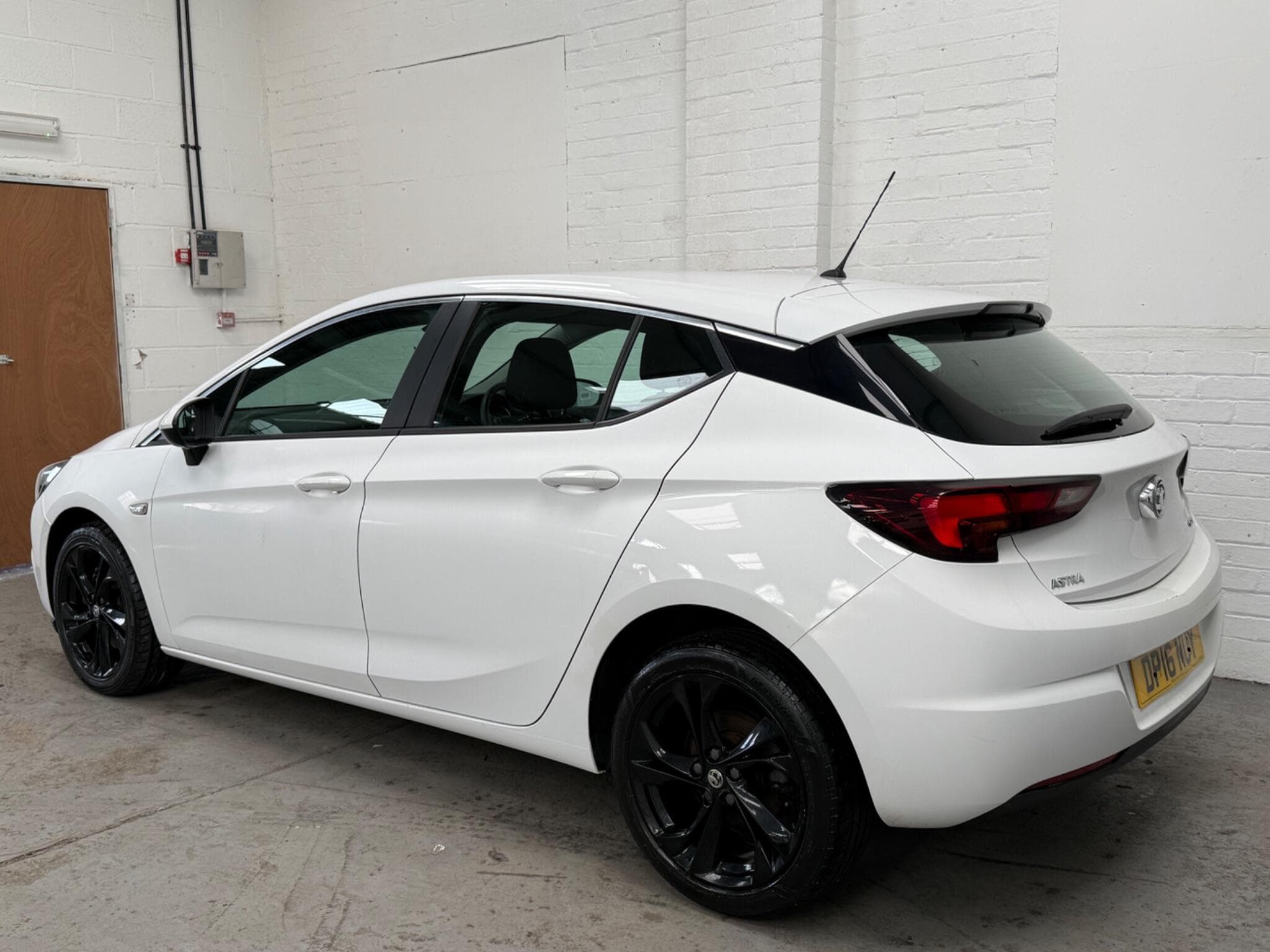 2016 Vauxhall Astra - Image 9