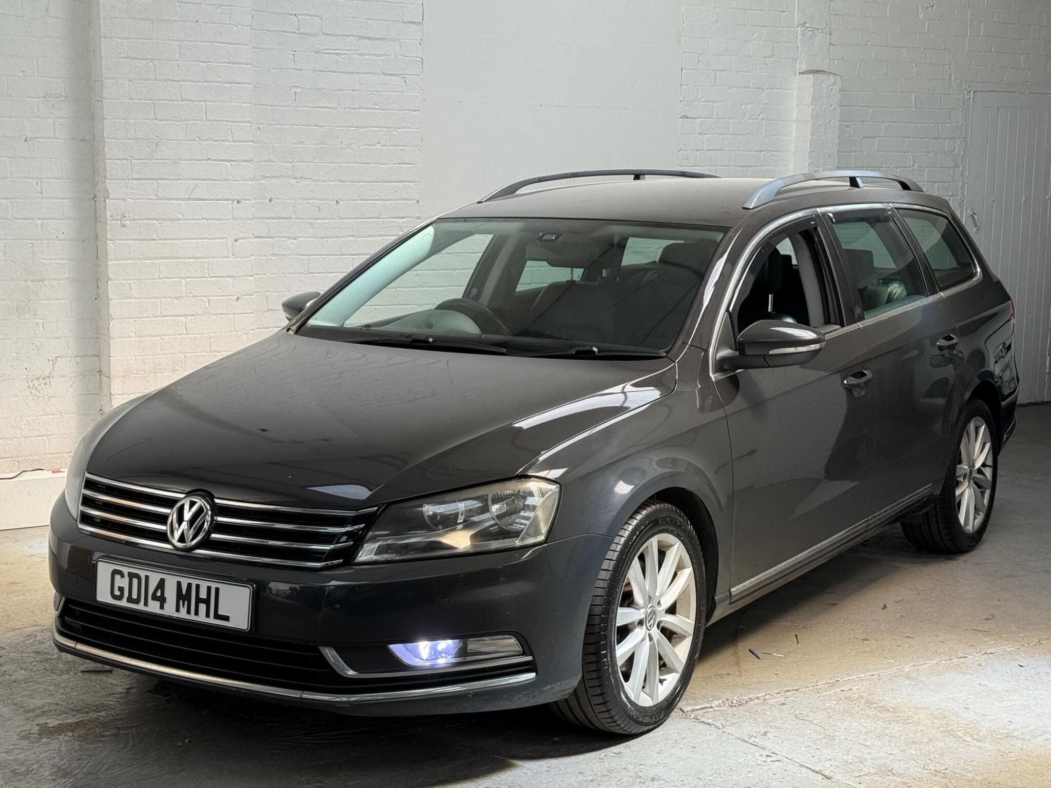 2014 Volkswagen Passat - Image 7