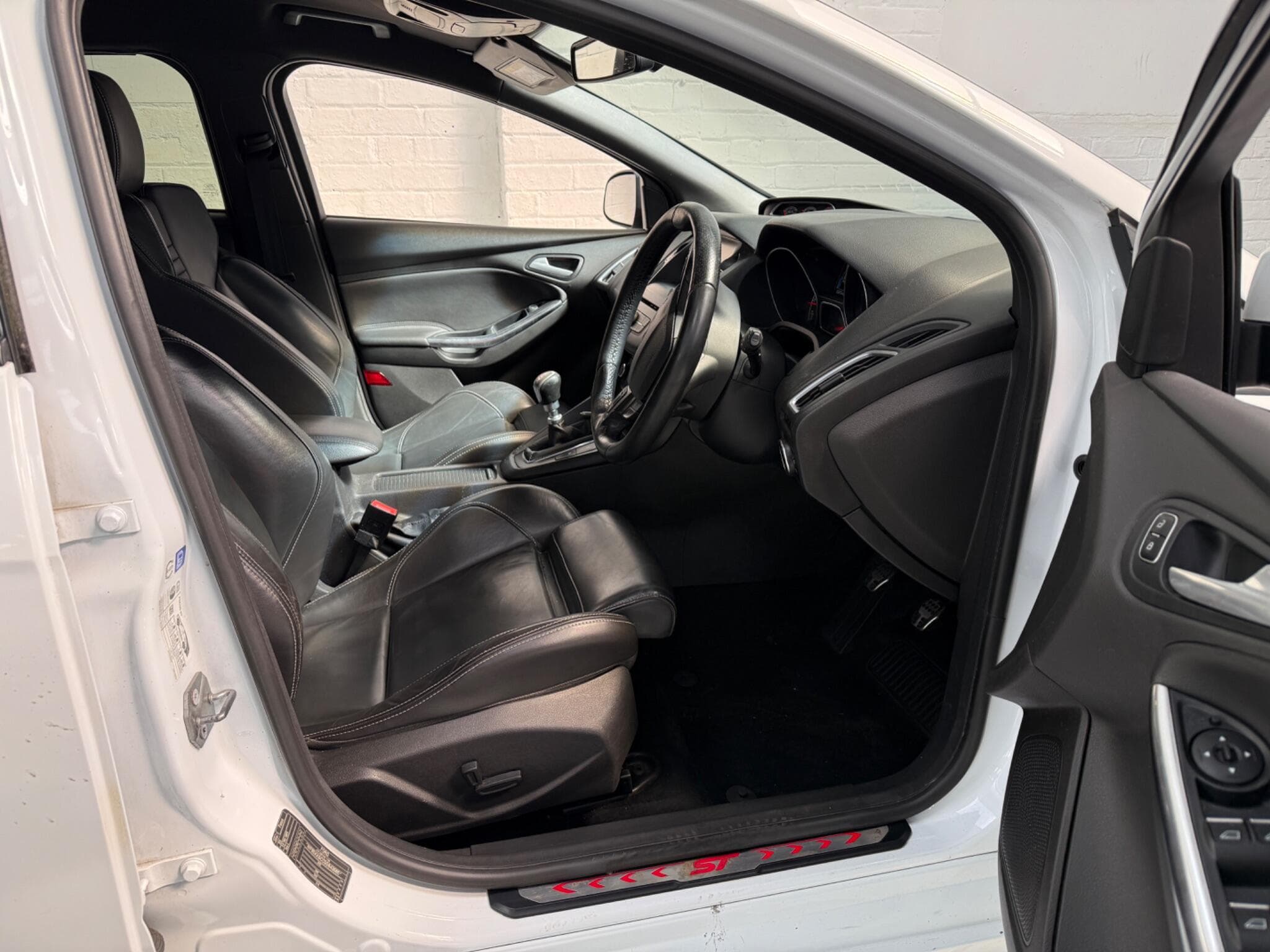 2016 Ford Focus - Image 27