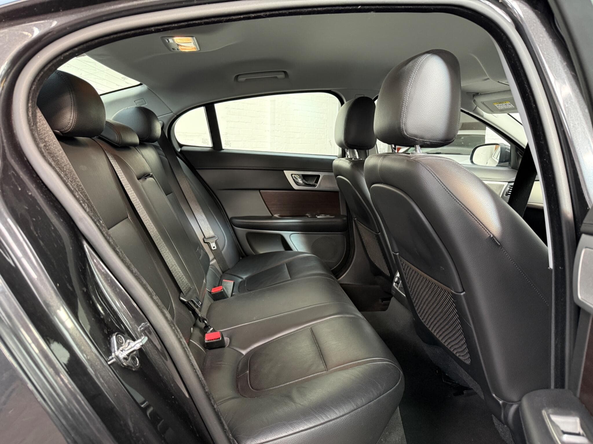 2012 Jaguar XF - Image 11
