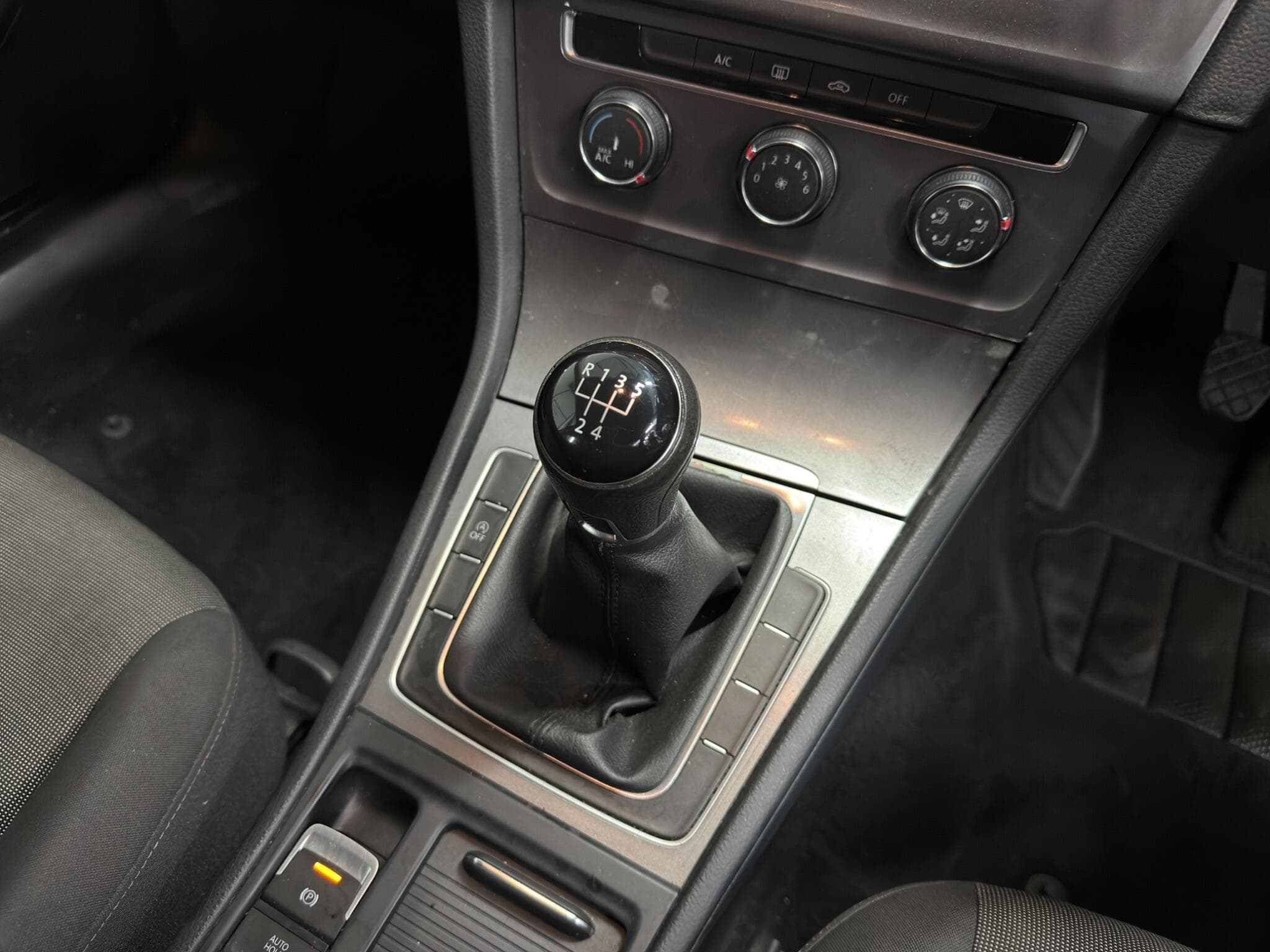 2013 Volkswagen Golf - Image 12