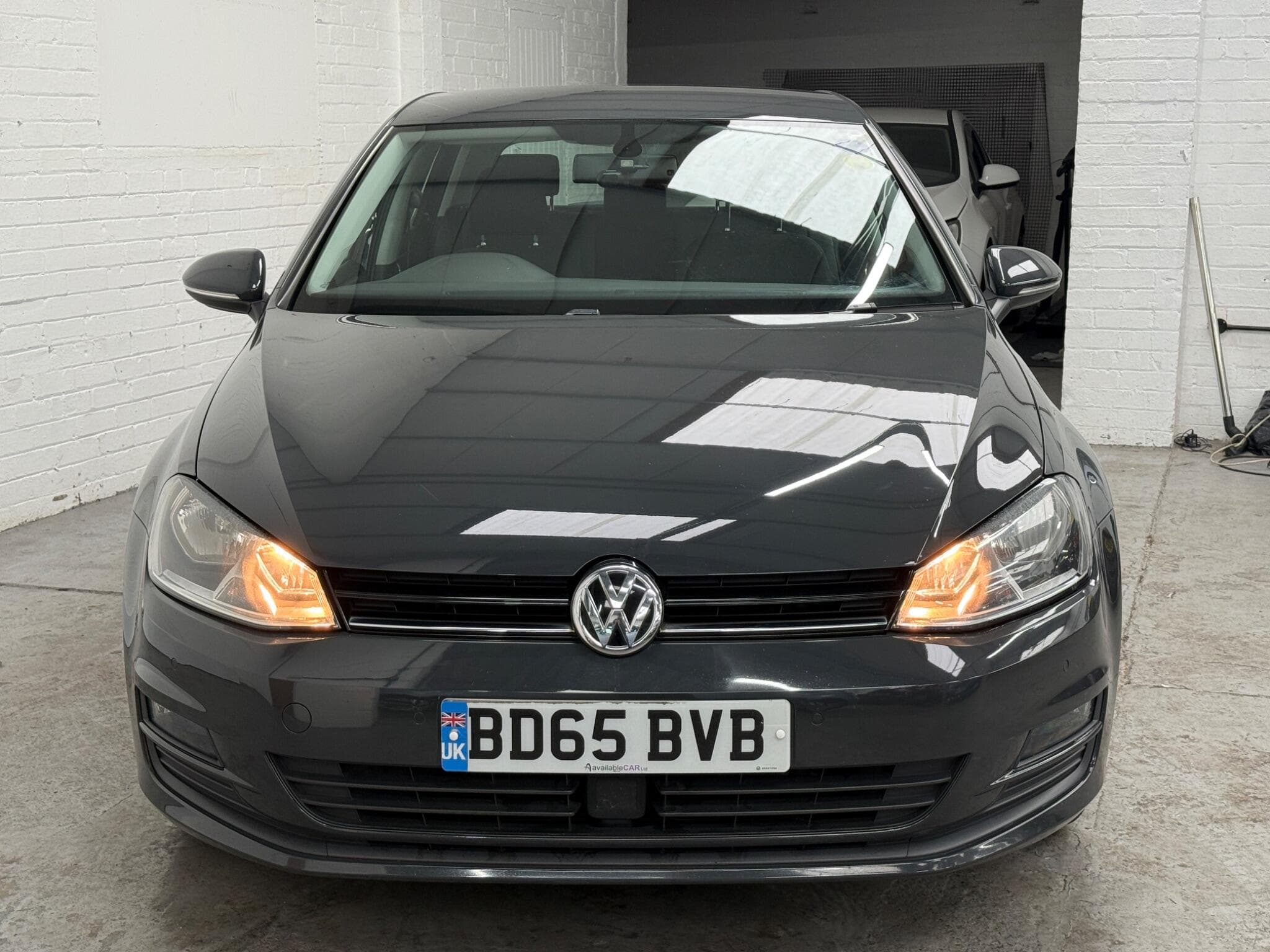 2015 Volkswagen Golf - Image 2