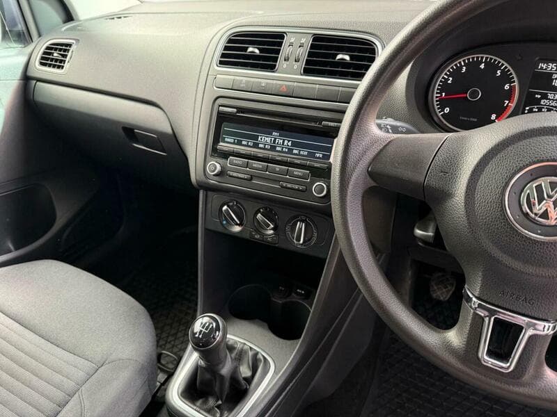 2014 Volkswagen Polo - Image 25