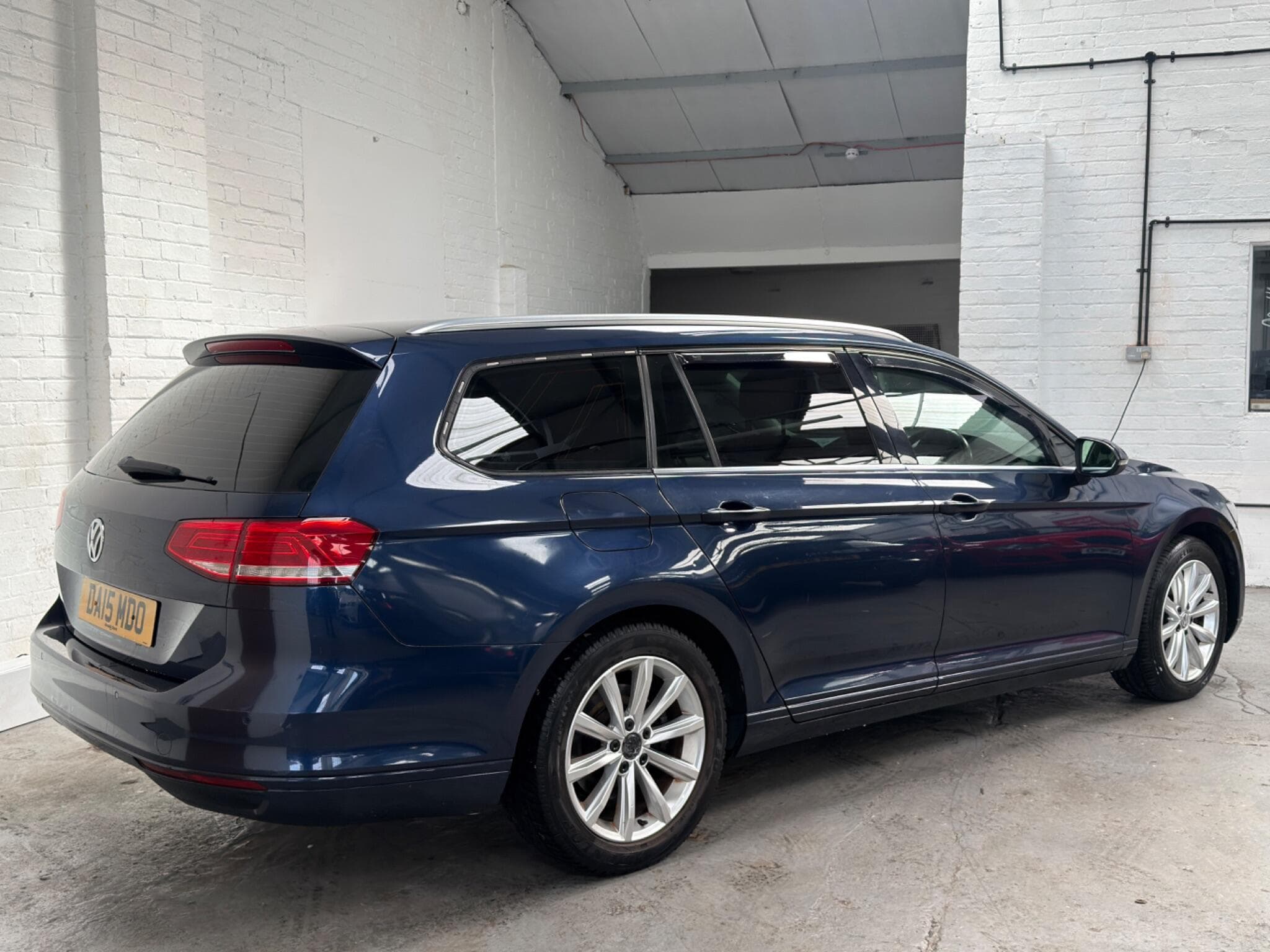 2015 Volkswagen Passat - Image 11