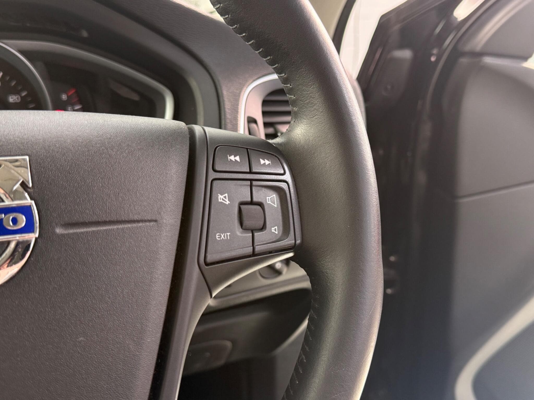 2015 Volvo V40 - Image 18