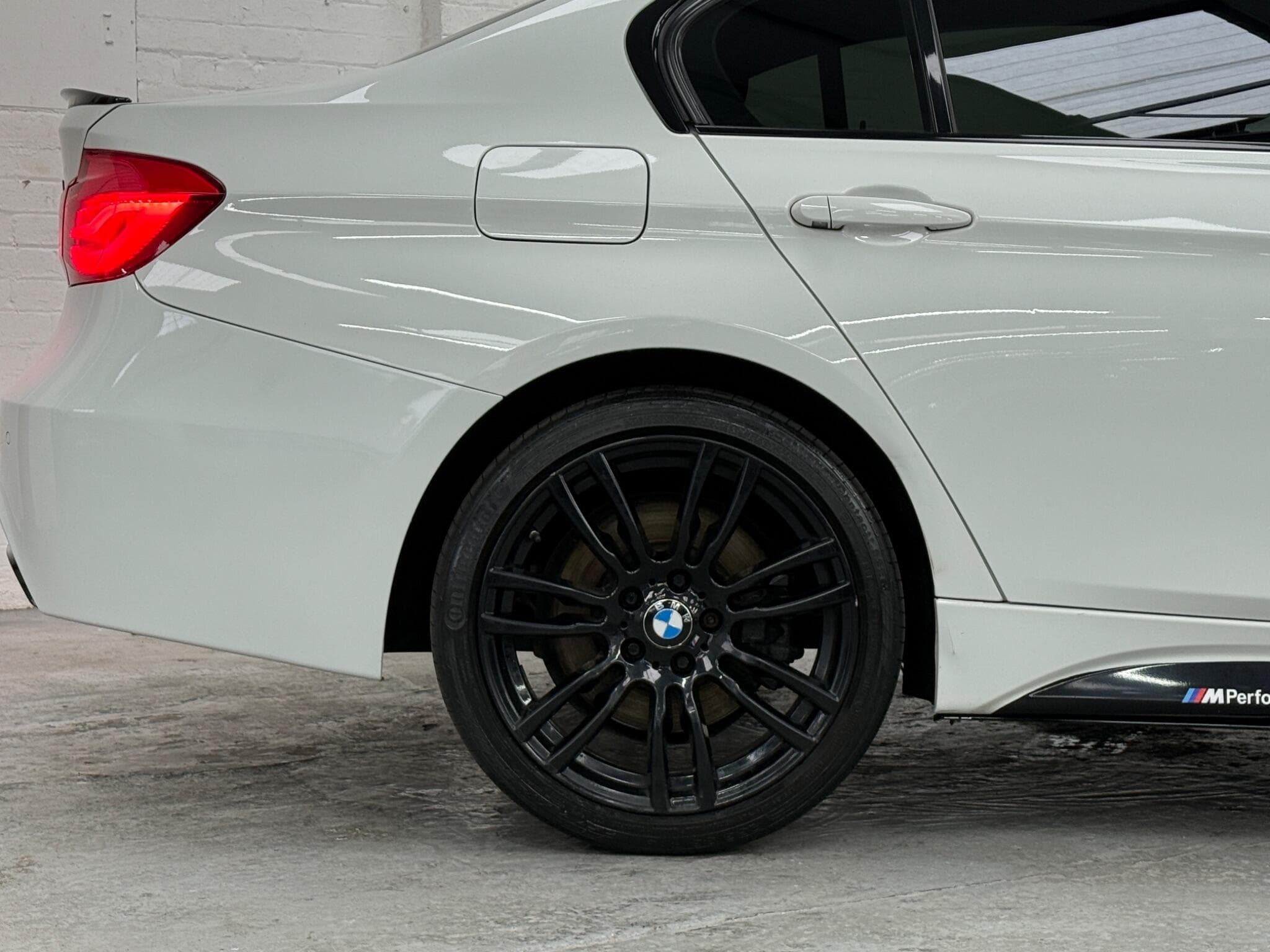 2015 BMW 3 Series - Image 26