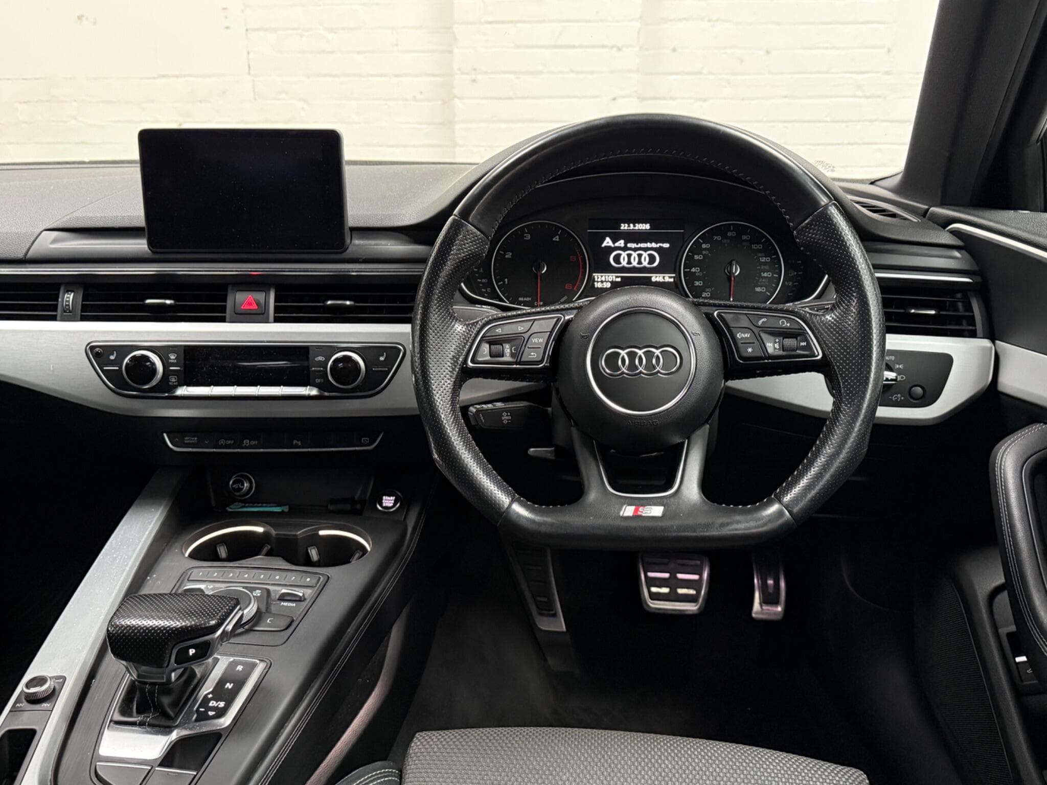 2017 Audi A4 - Image 27