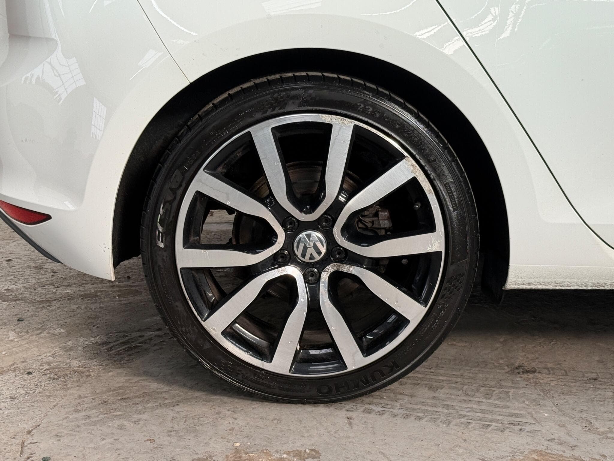 2014 Volkswagen Golf - Image 23