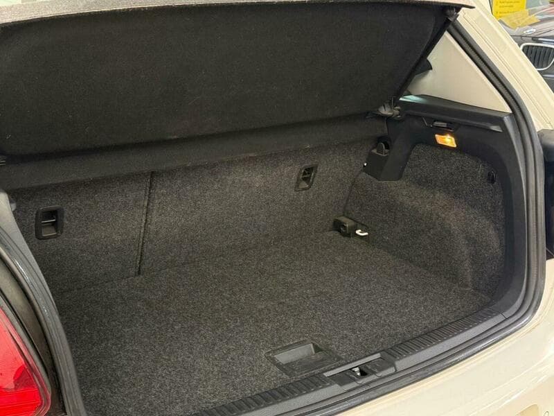 2014 Volkswagen Polo - Image 9