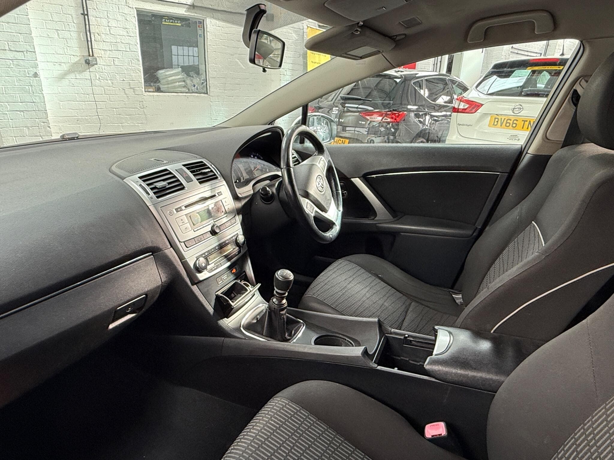 2012 Toyota Avensis - Image 10