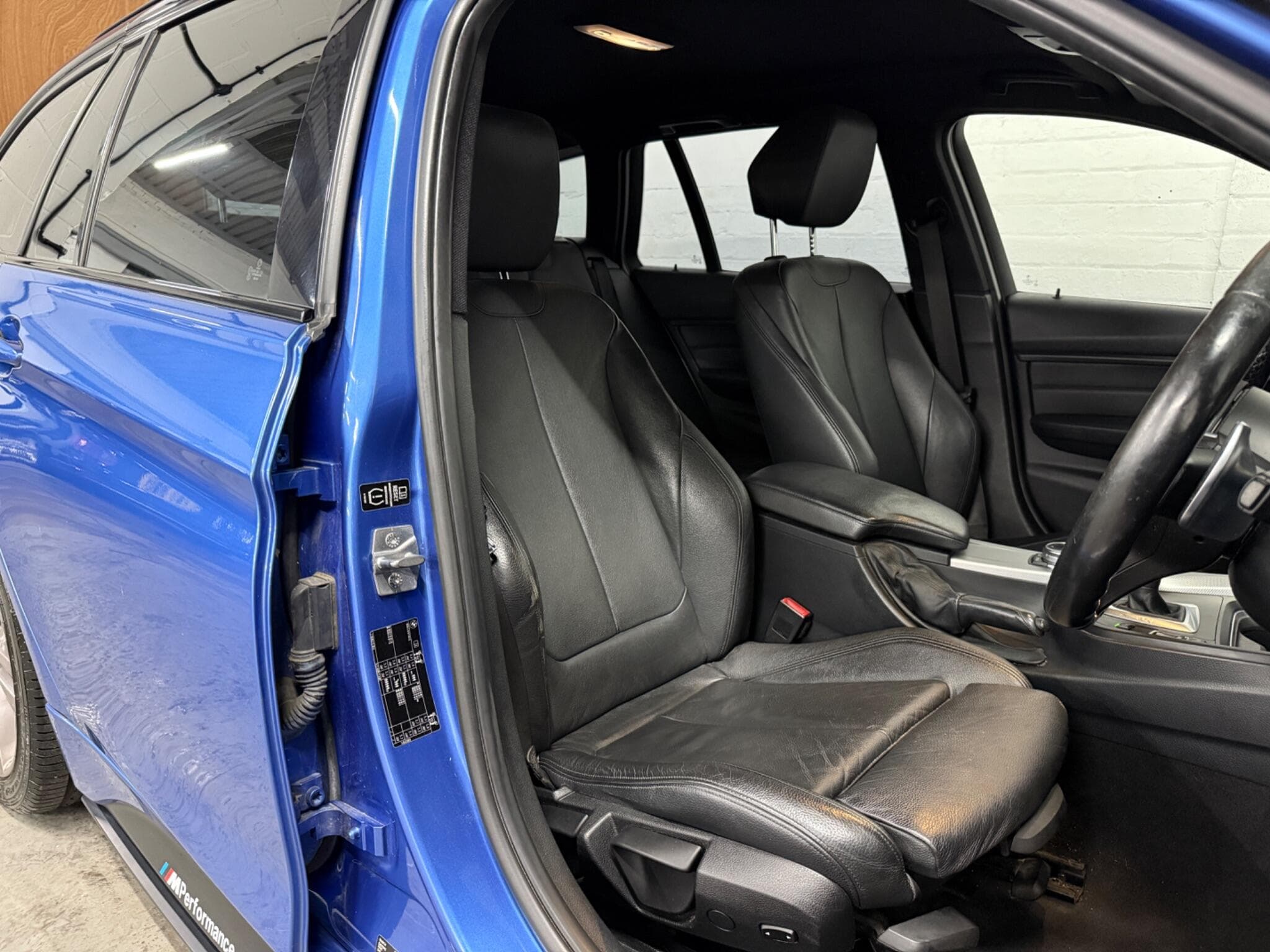 2014 BMW 3 Series - Image 13