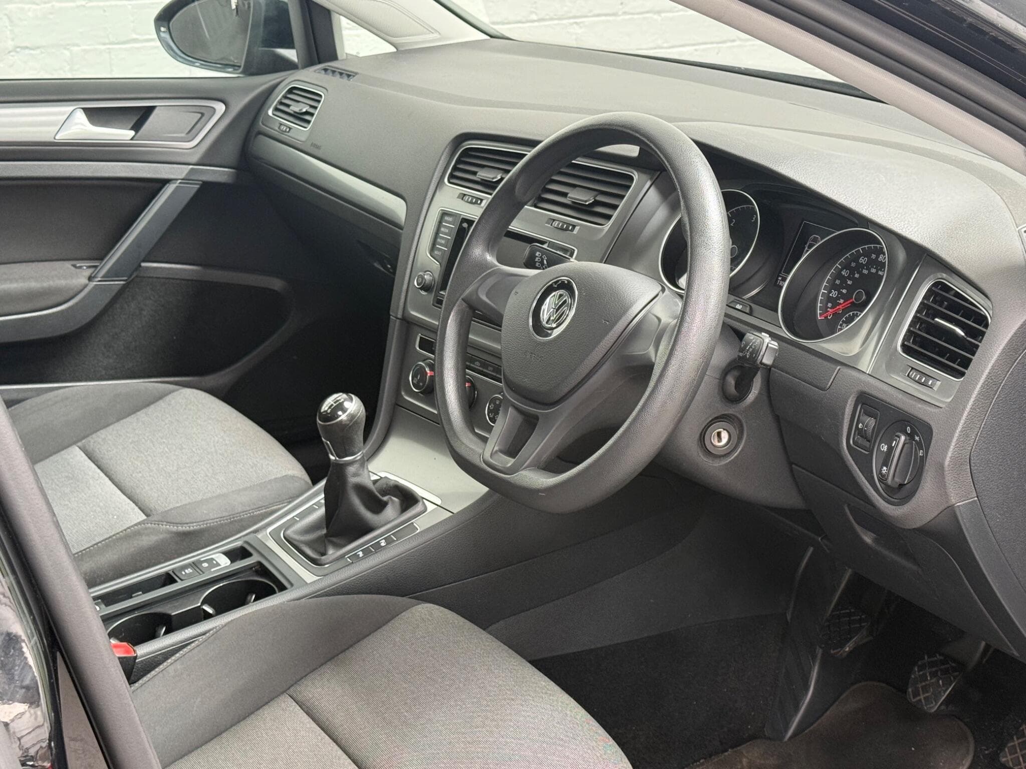 2015 Volkswagen Golf - Image 13