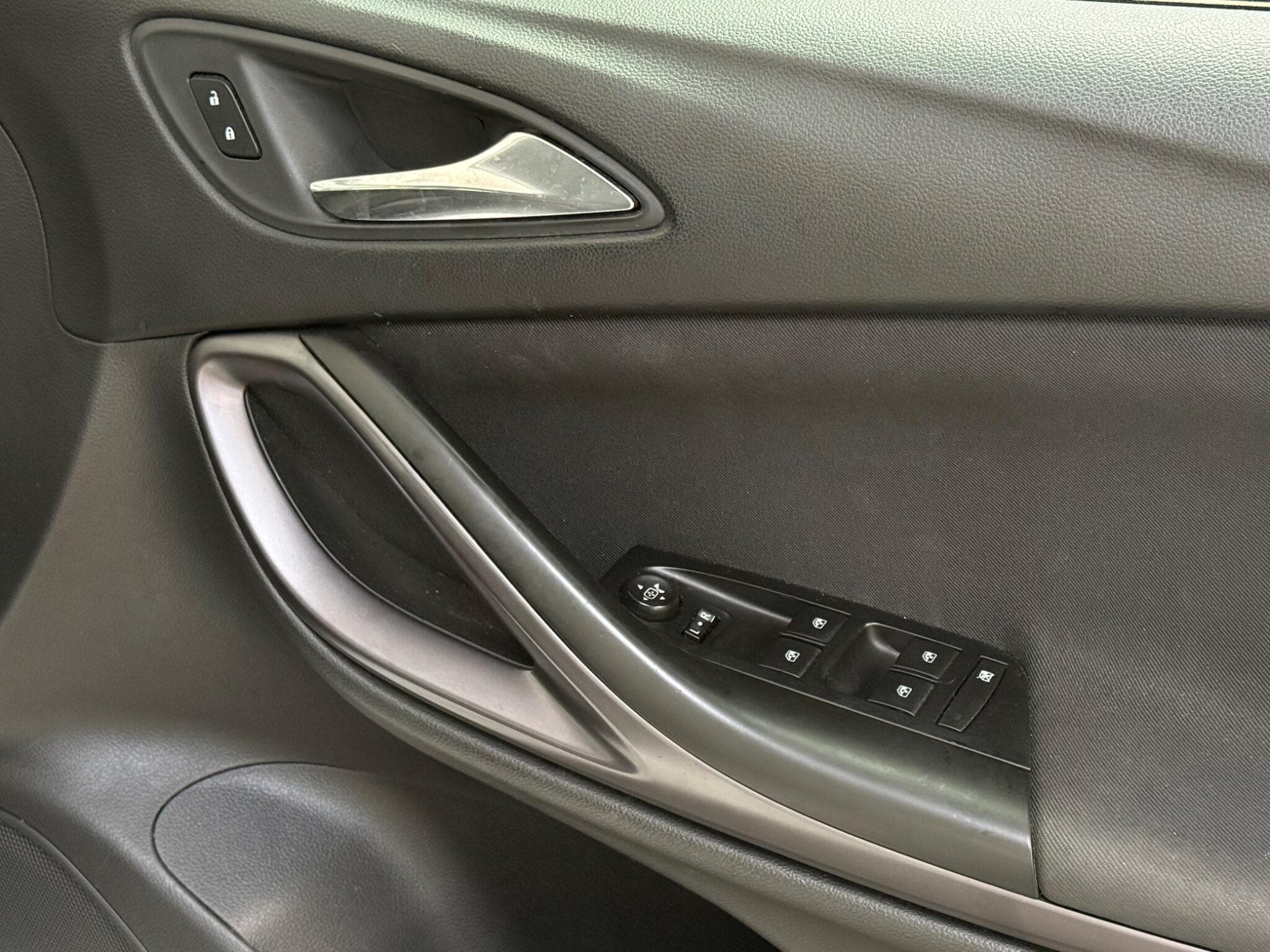 2016 Vauxhall Astra - Image 15