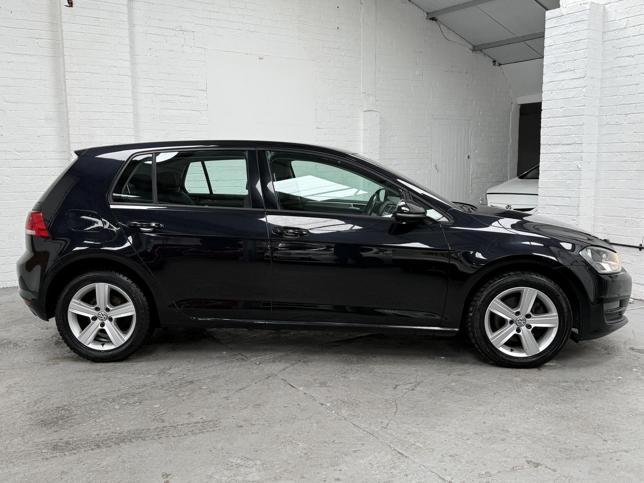 2015 Volkswagen Golf - Image 9