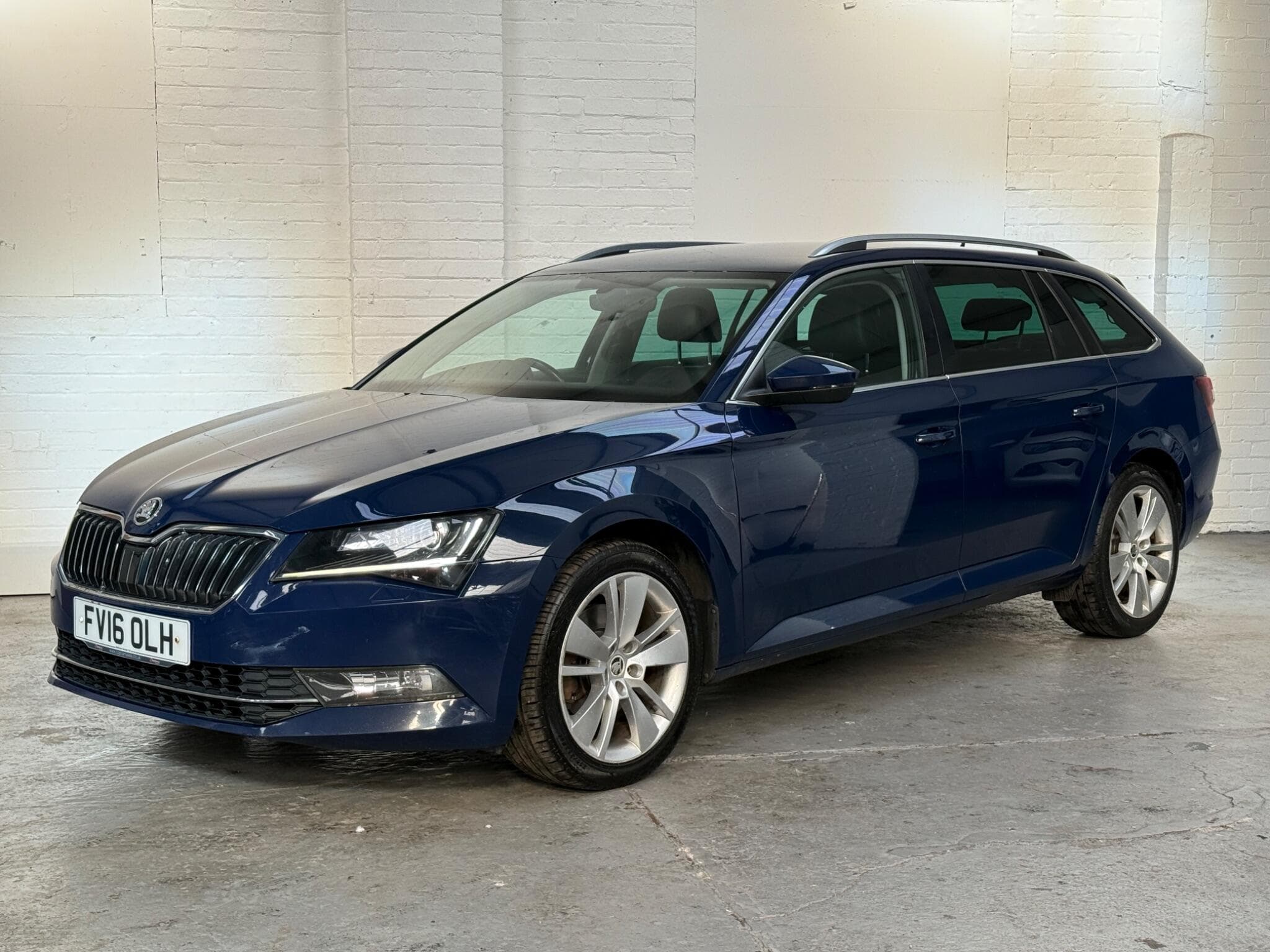 2016 Skoda Superb - Image 3