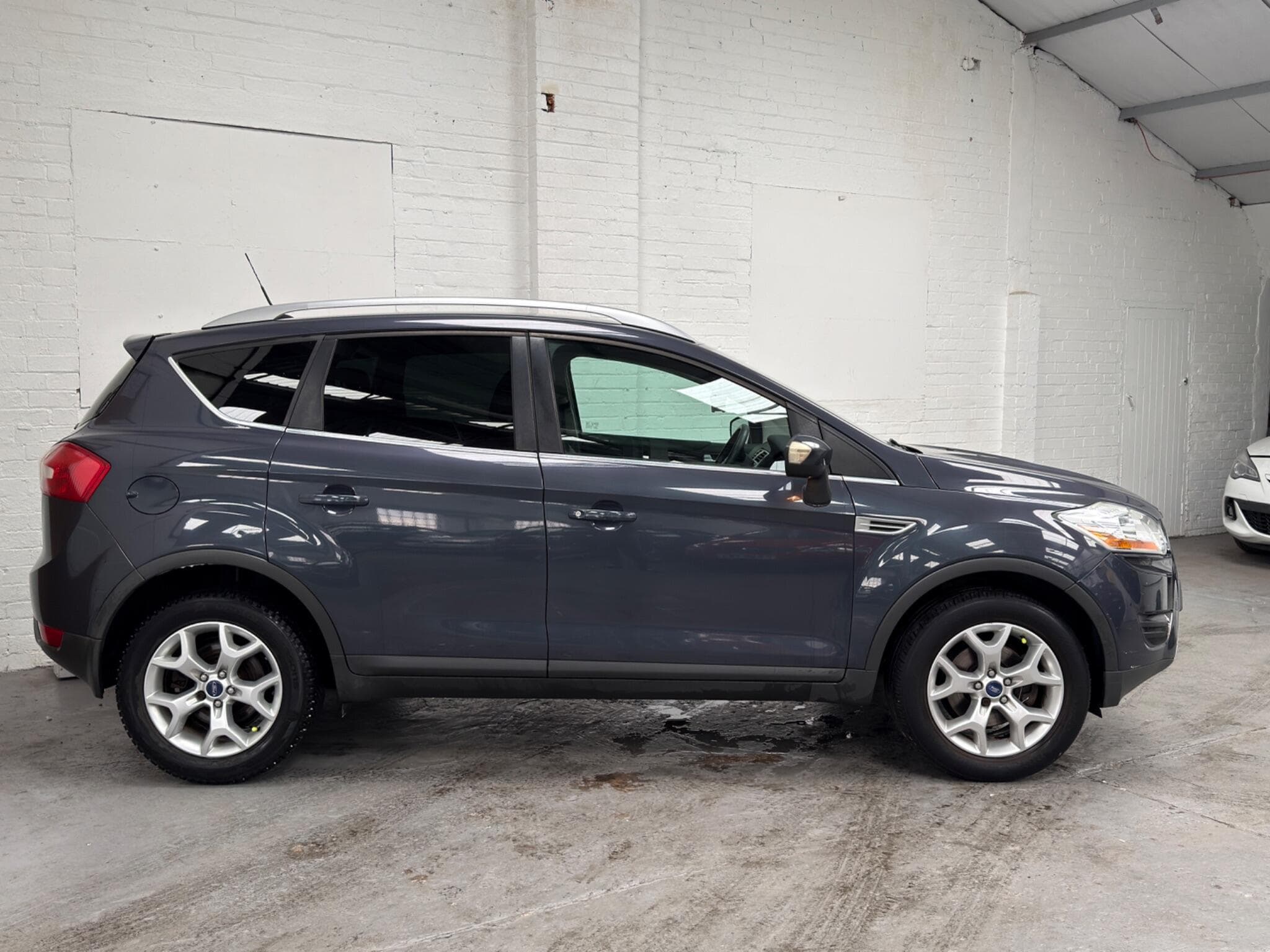2011 Ford Kuga - Image 8
