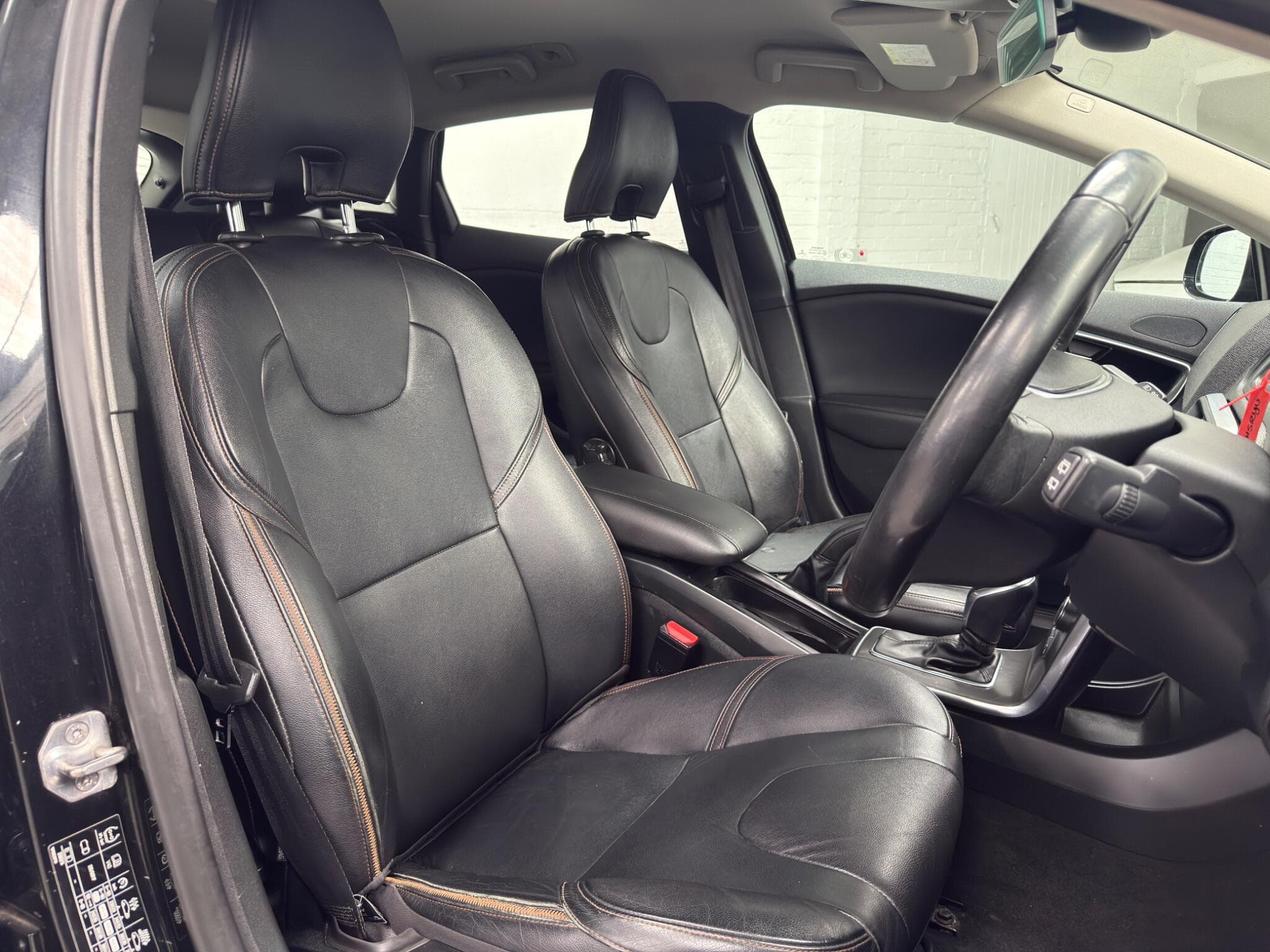 2015 Volvo V40 Cross Country - Image 16