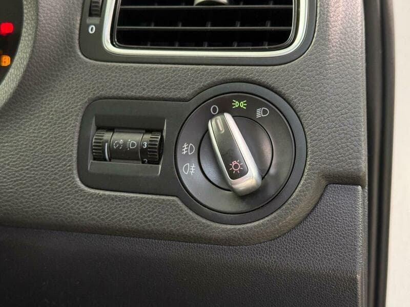 2014 Volkswagen Polo - Image 21