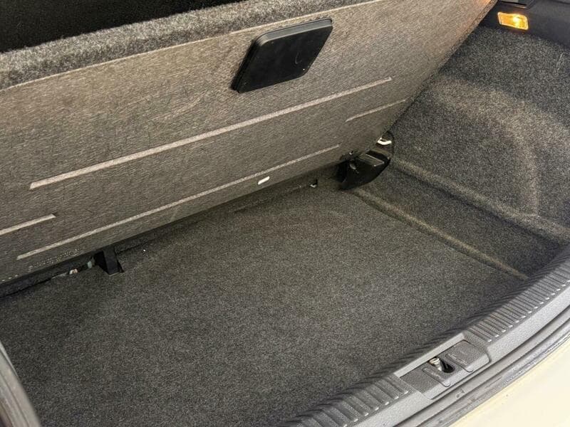 2014 Volkswagen Polo - Image 8